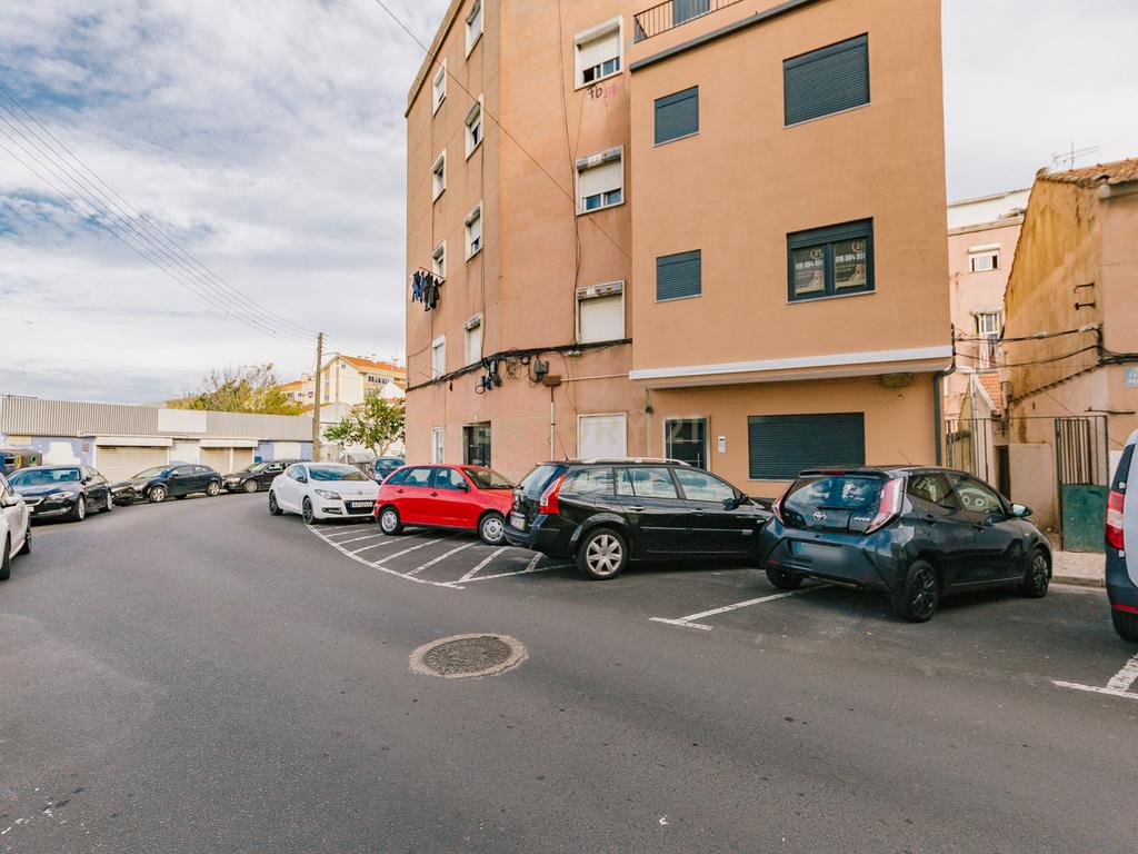 Prédio Novo para Venda no Prior Velho, Loures - Image 2