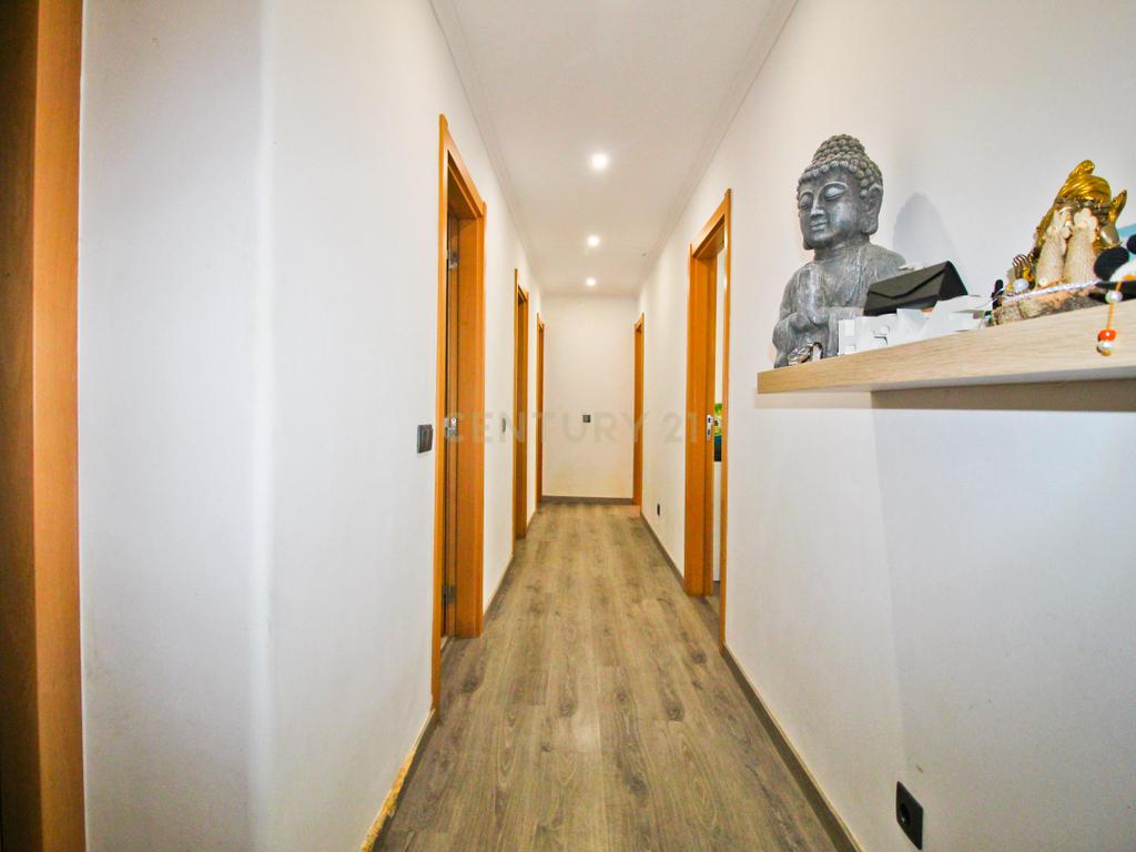 Apartamento T2 Renovado em Portimão - Image 1