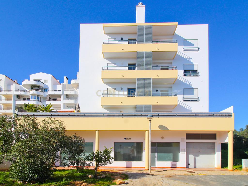 Apartamento T1 com garagem e arrecadação em  portimão.. - Image 1