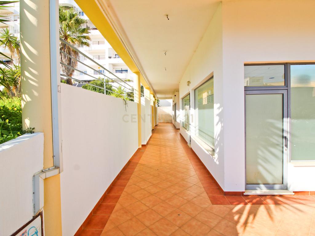 Apartamento T1 com garagem e arrecadação em  portimão.. - Image 28