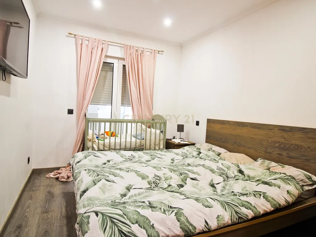 Apartamento T2 Renovado em Portimão - Image 9