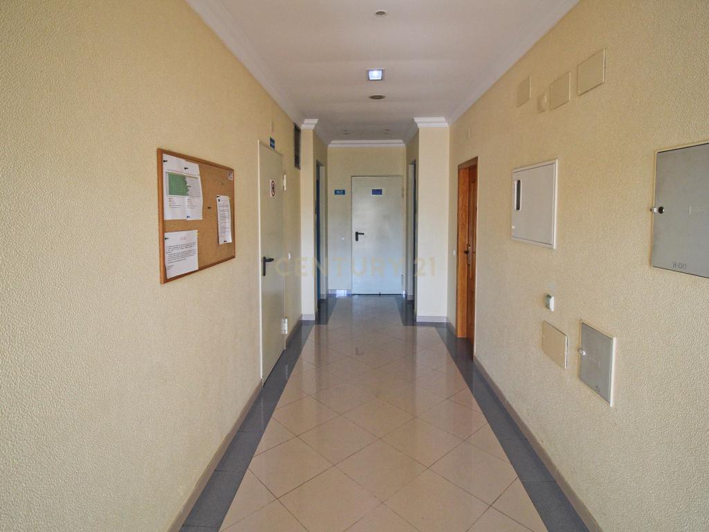 Apartamento T1 com garagem e arrecadação em  portimão.. - Image 21
