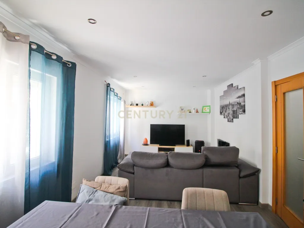 Apartamento T2 Renovado em Portimão - Image 4