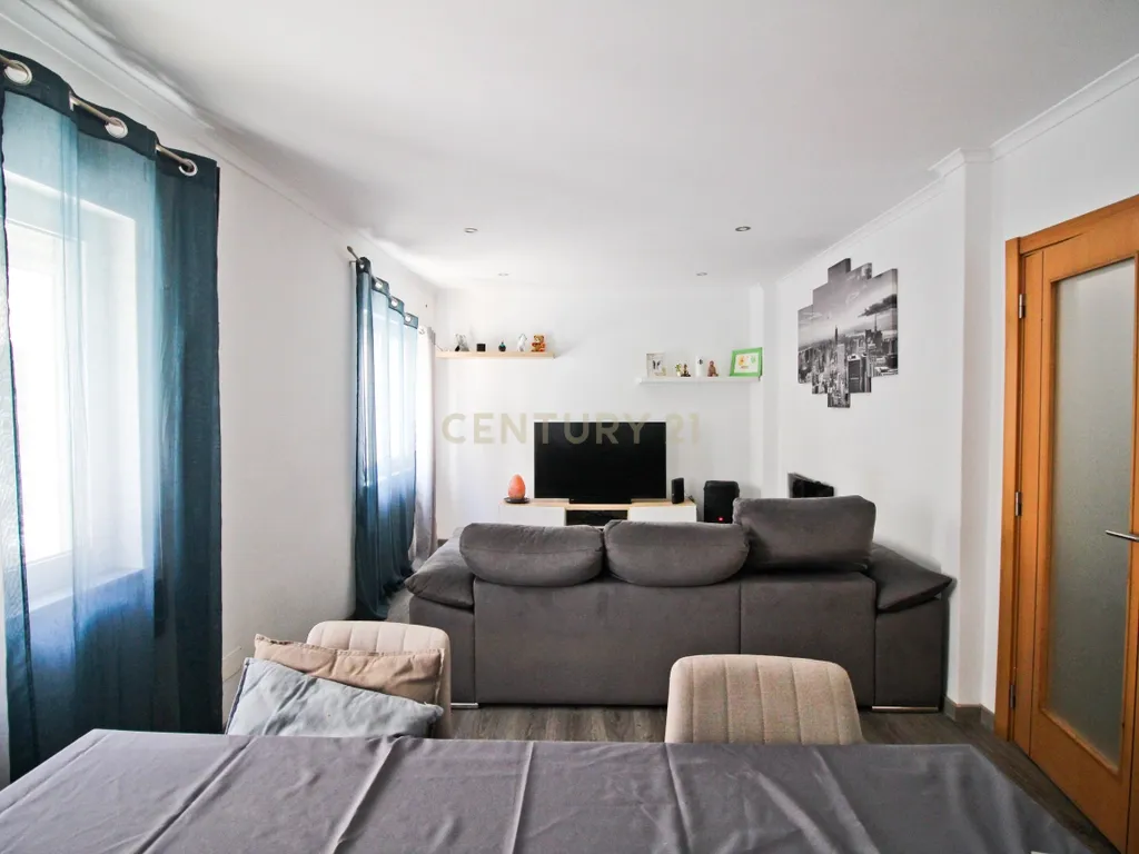 Apartamento T2 Renovado em Portimão - Image 5