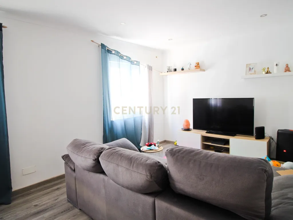 Apartamento T2 Renovado em Portimão - Image 3