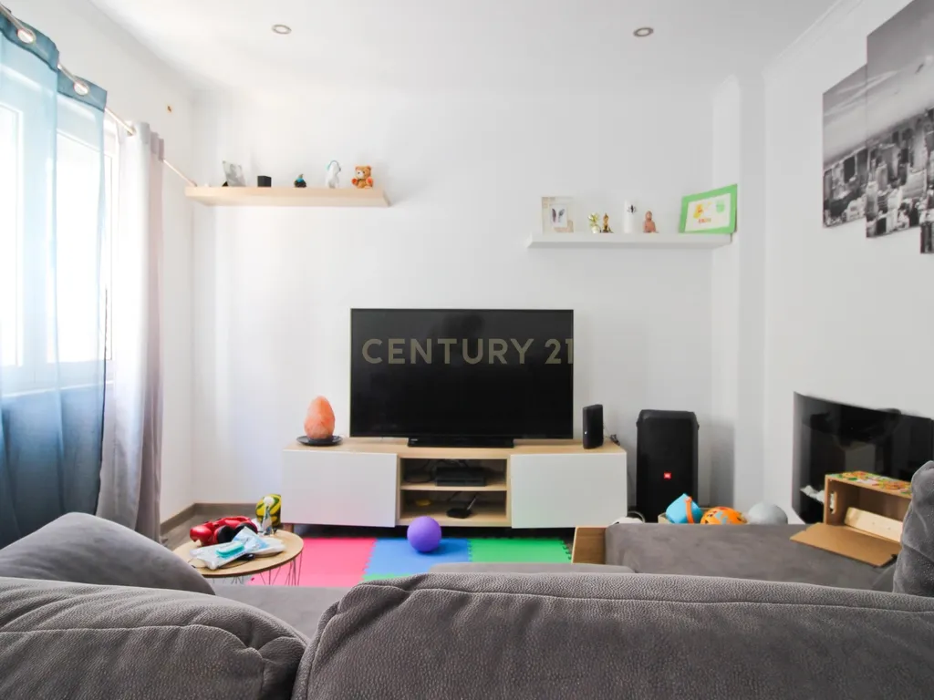Apartamento T2 Renovado em Portimão - Image 2