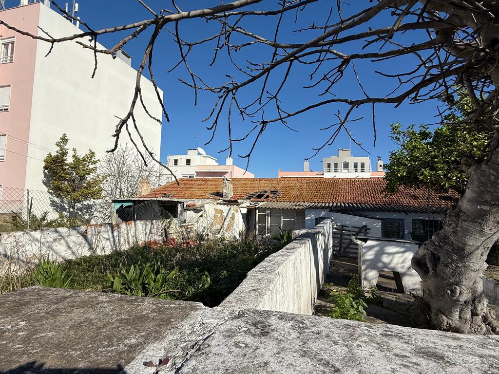 Terreno para Construção no Feijó, Almada – Oportunidade Única! - Image 8