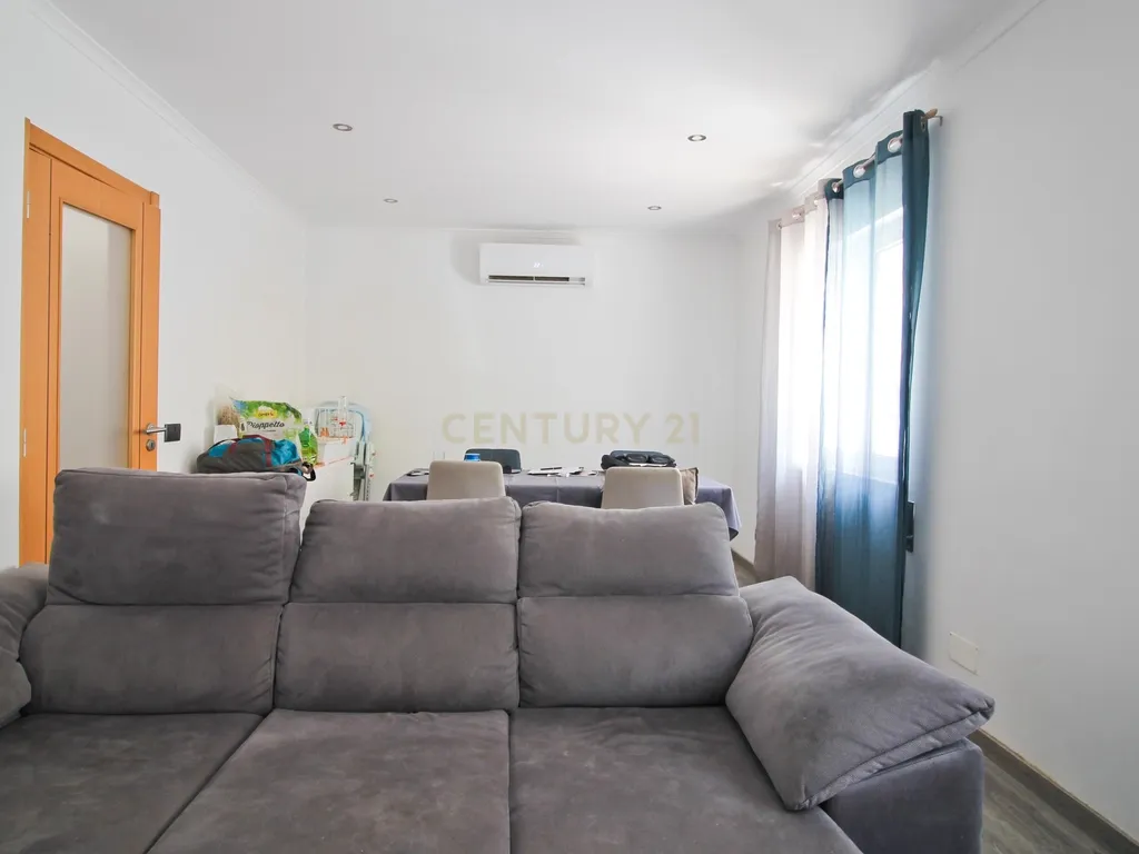 Apartamento T2 Renovado em Portimão - Image 8