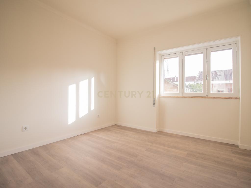 Apartamento T3 remodelado na Relvinha, Coimbra - Image 18