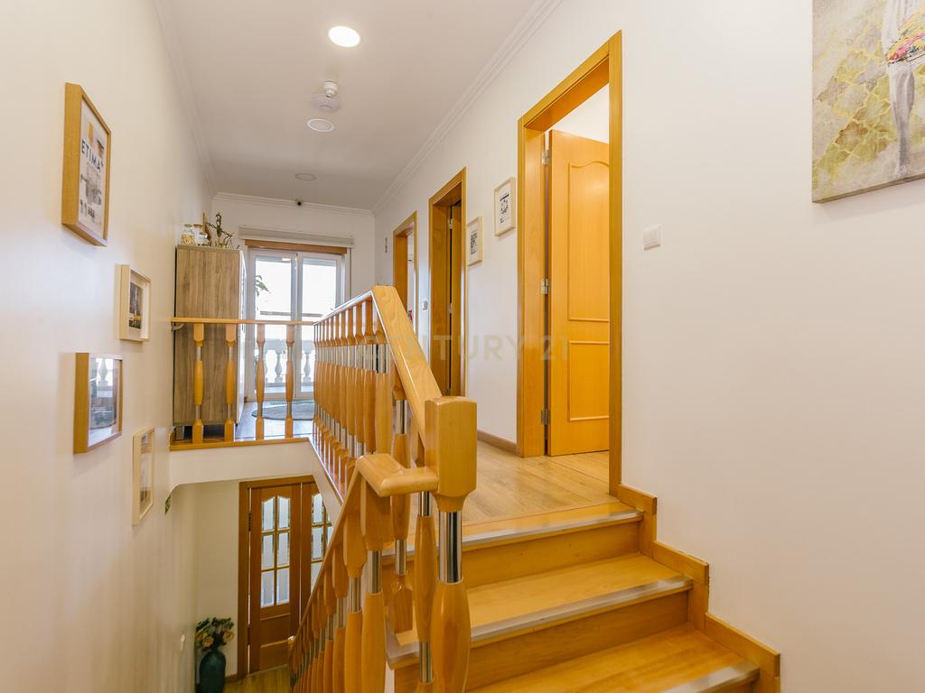 Moradia T 4 para venda em Barcarena - Image 22