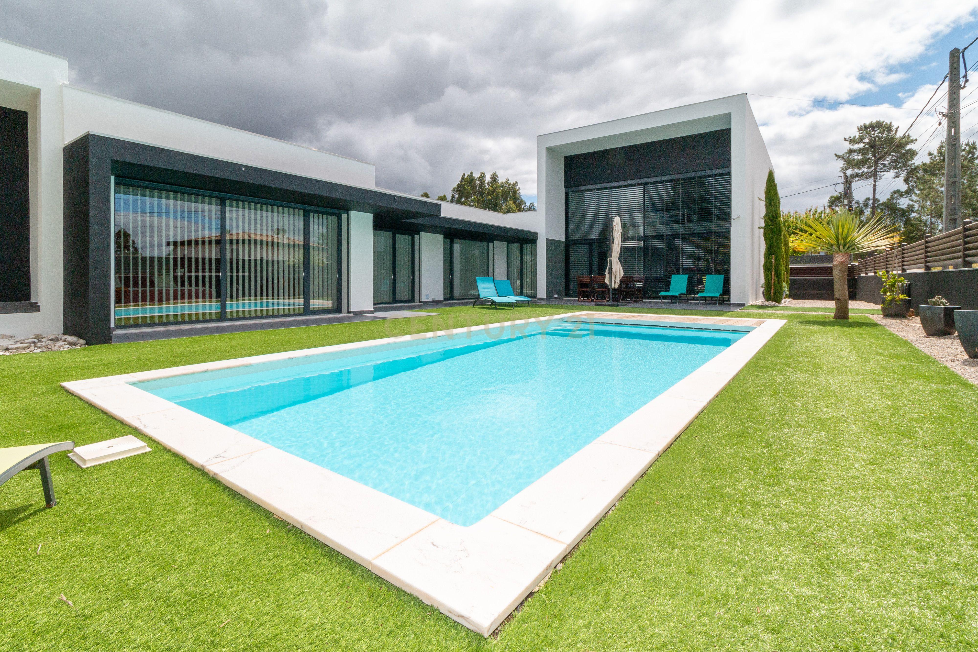 Espaçosa Moradia Térrea Pousos, Leiria: Um Refúgio de Conforto e Elegância - Image 2