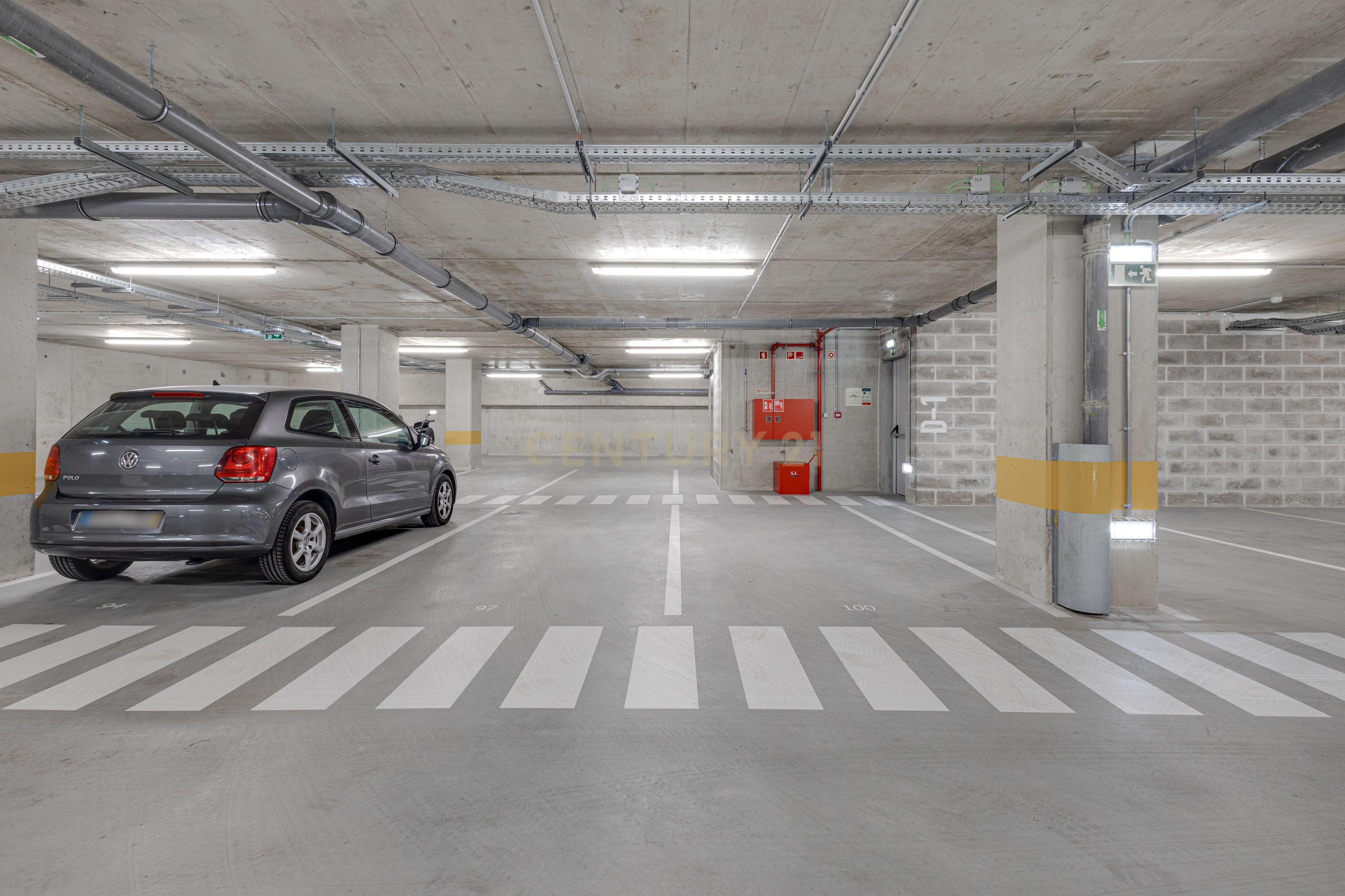 T3 NOVO com Piscina e Ginásio nas Antas - Image 27