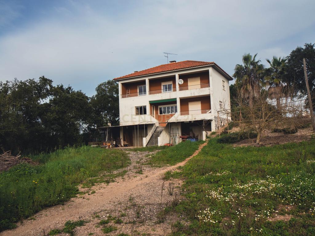 Quinta em Santarém com 24 Hectares de Terreno - Image 14