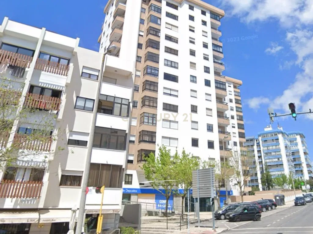 Oportunidade Única: Restaurante, Café e Confeitaria no Centro de Carnaxide, em Frente ao Hospital Santa Cruz - Image 2