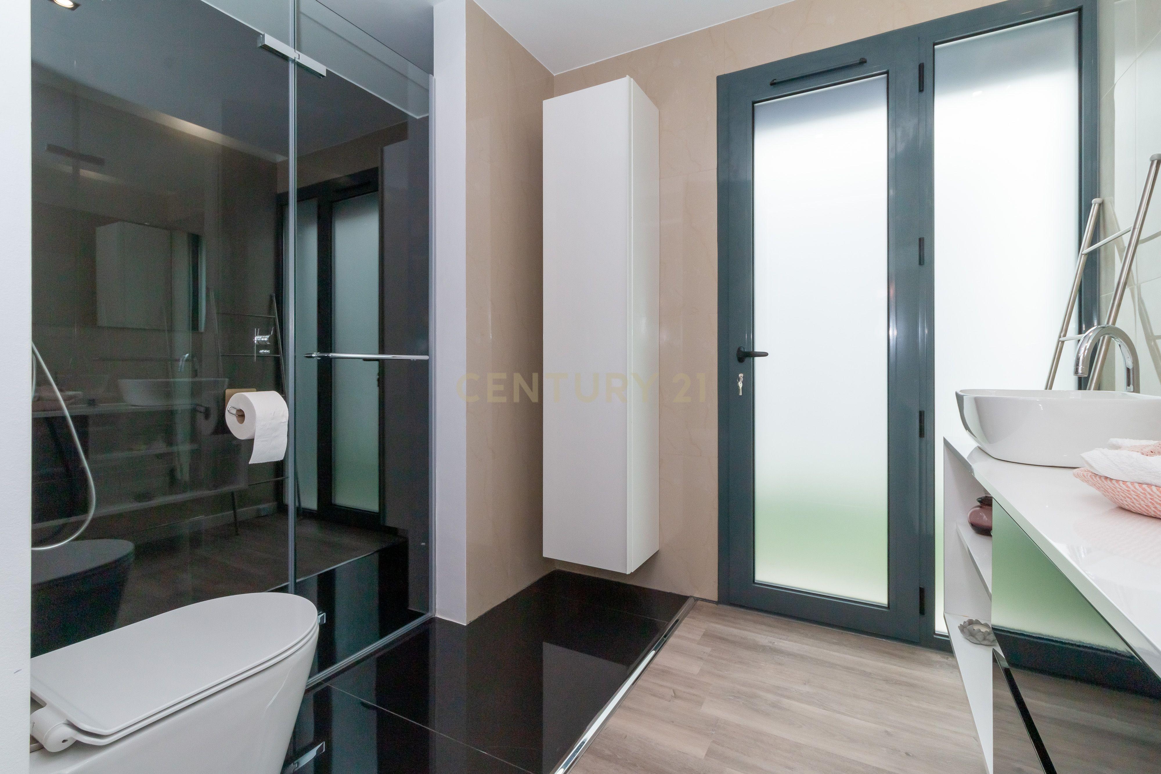 Espaçosa Moradia Térrea Pousos, Leiria: Um Refúgio de Conforto e Elegância - Image 15