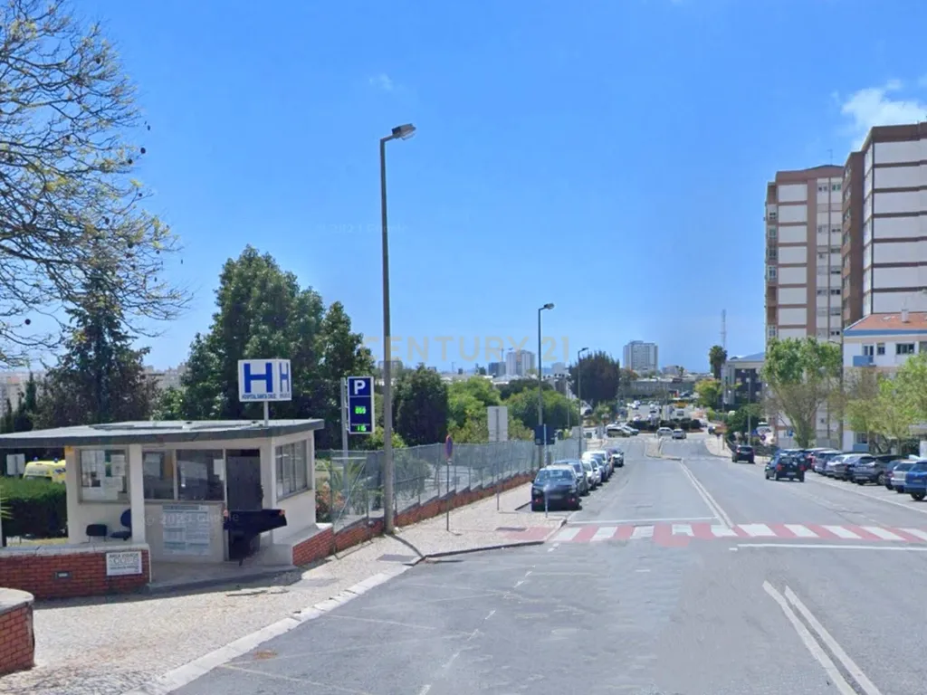 Oportunidade Única: Restaurante, Café e Confeitaria no Centro de Carnaxide, em Frente ao Hospital Santa Cruz - Image 1
