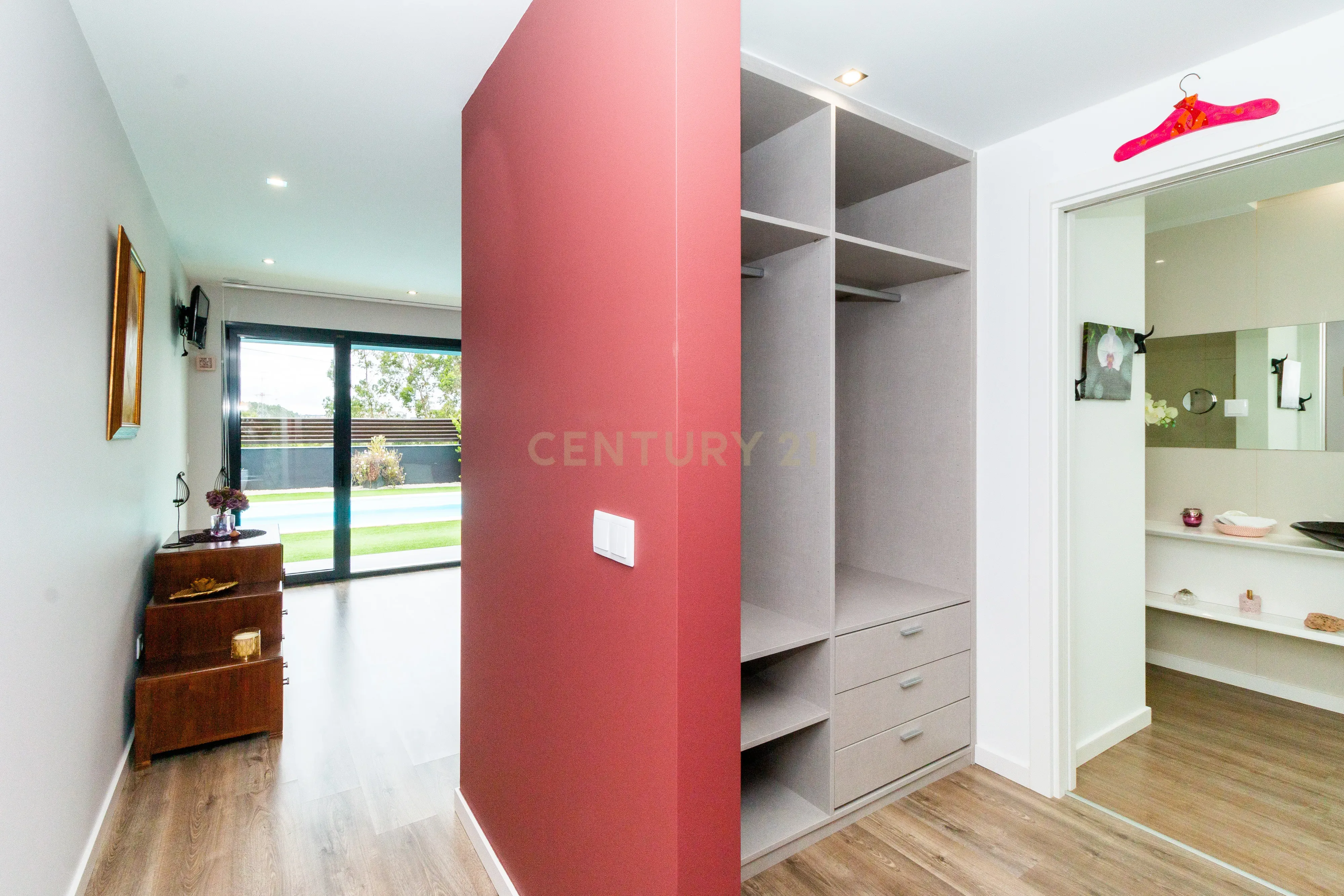 Espaçosa Moradia Térrea Pousos, Leiria: Um Refúgio de Conforto e Elegância - Image 17