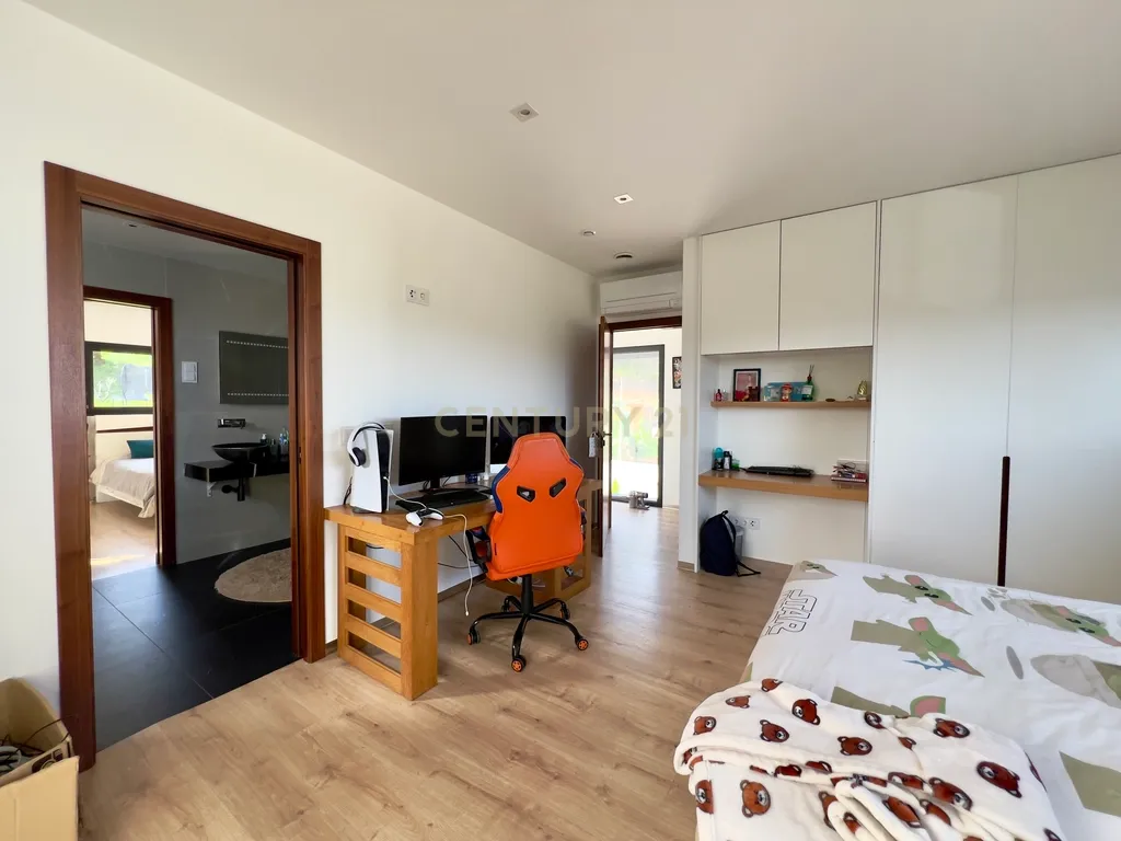 Moradia T4 com Piscina || Pombal || Vistas Deslumbrantes - Image 25