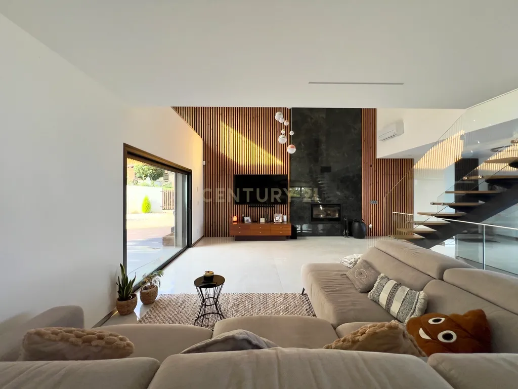 Moradia T4 com Piscina || Pombal || Vistas Deslumbrantes - Image 7