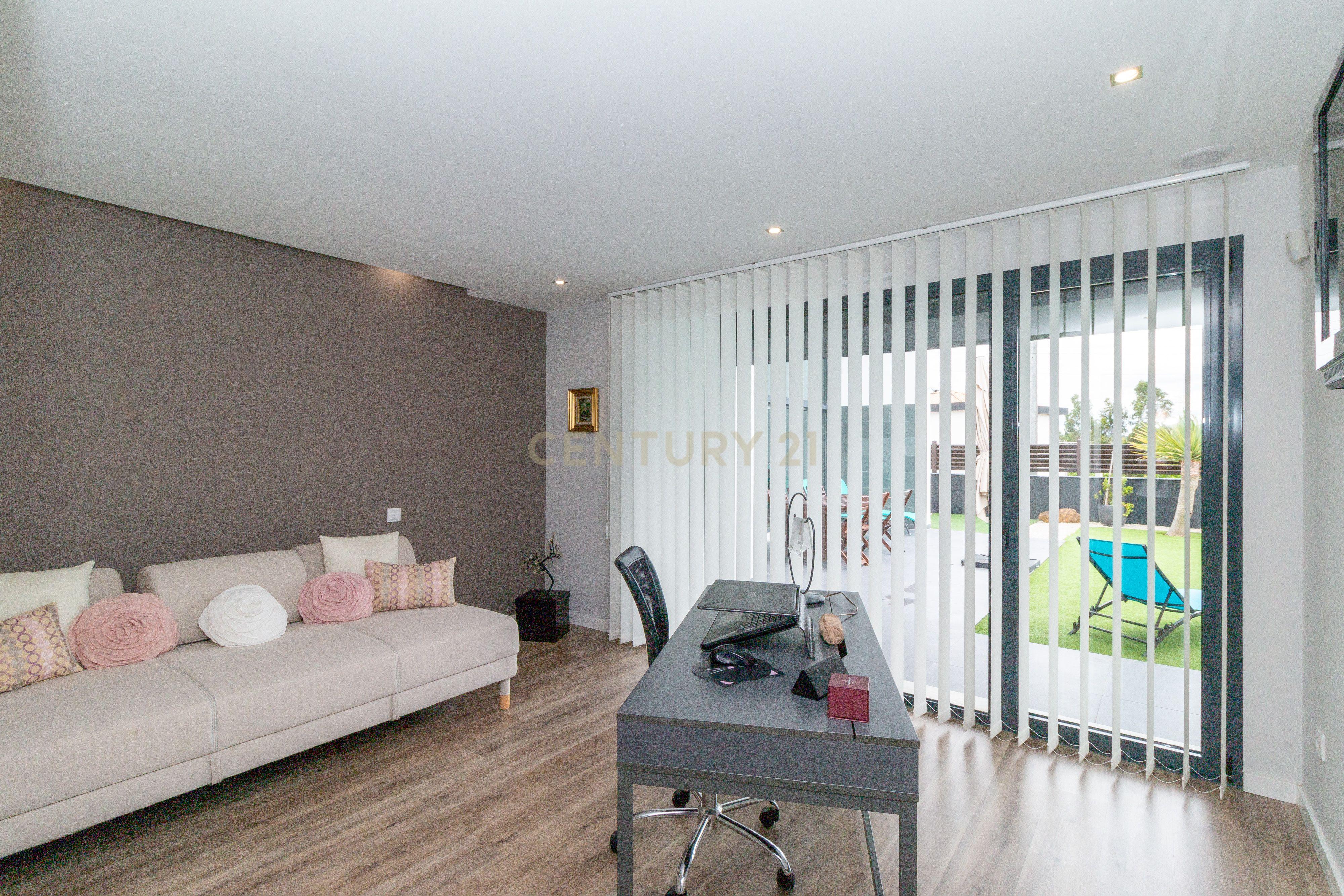 Espaçosa Moradia Térrea Pousos, Leiria: Um Refúgio de Conforto e Elegância - Image 22