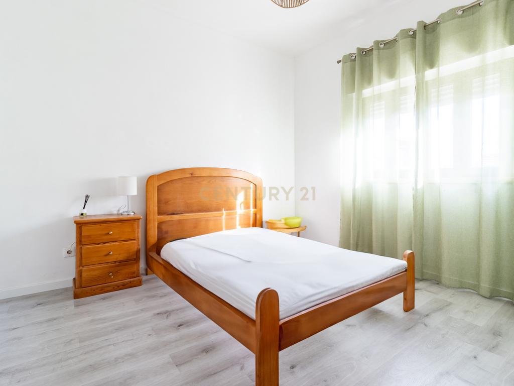 Moradia T3 na Marinha Grande - Oportunidade Única! - Image 1