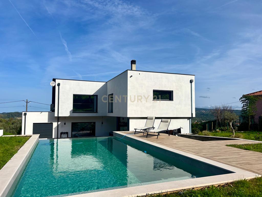 Moradia T4 com Piscina || Pombal || Vistas Deslumbrantes - Image 1