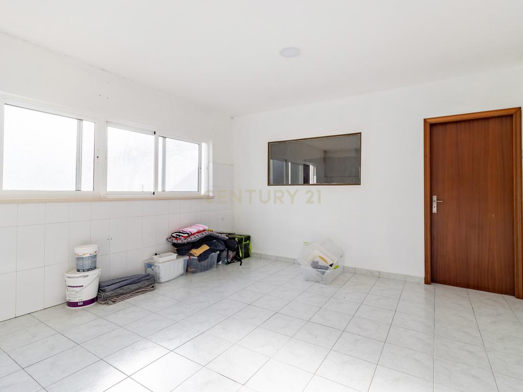 Moradia T3 na Marinha Grande - Oportunidade Única! - Image 13