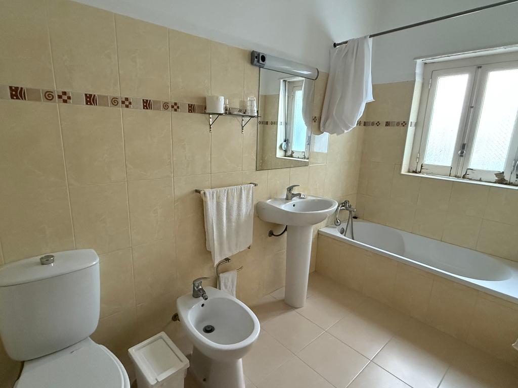 Residencial com 22 Suítes  em Torres Novas - Image 8