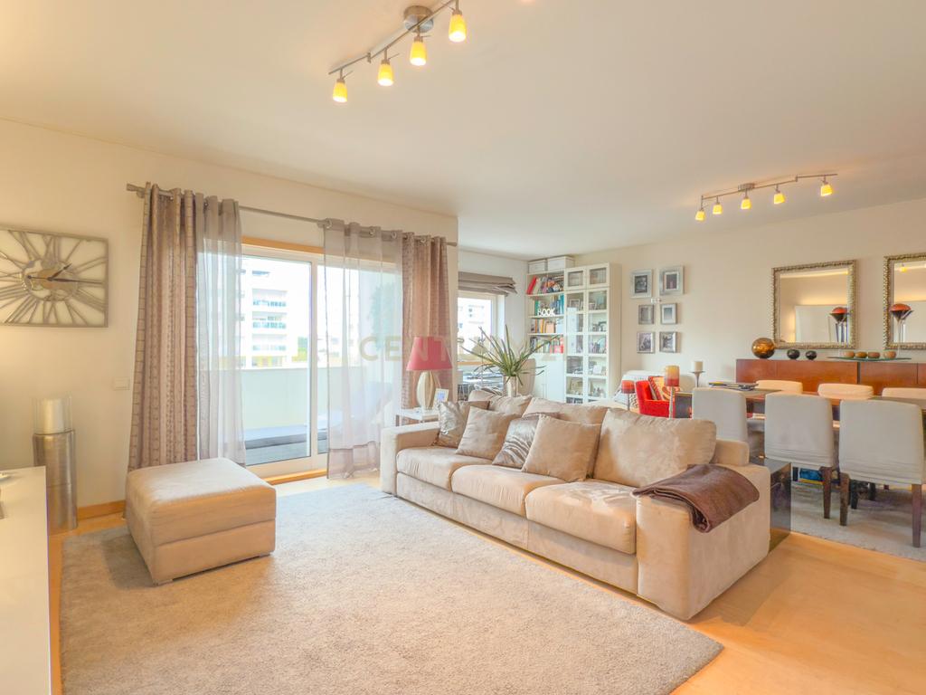 Magnifico apartamento T3 no Fórum Oeiras, com terraço privado 40m2, boa exposição solar, boas áreas e com tudo perto de si! - Image 7