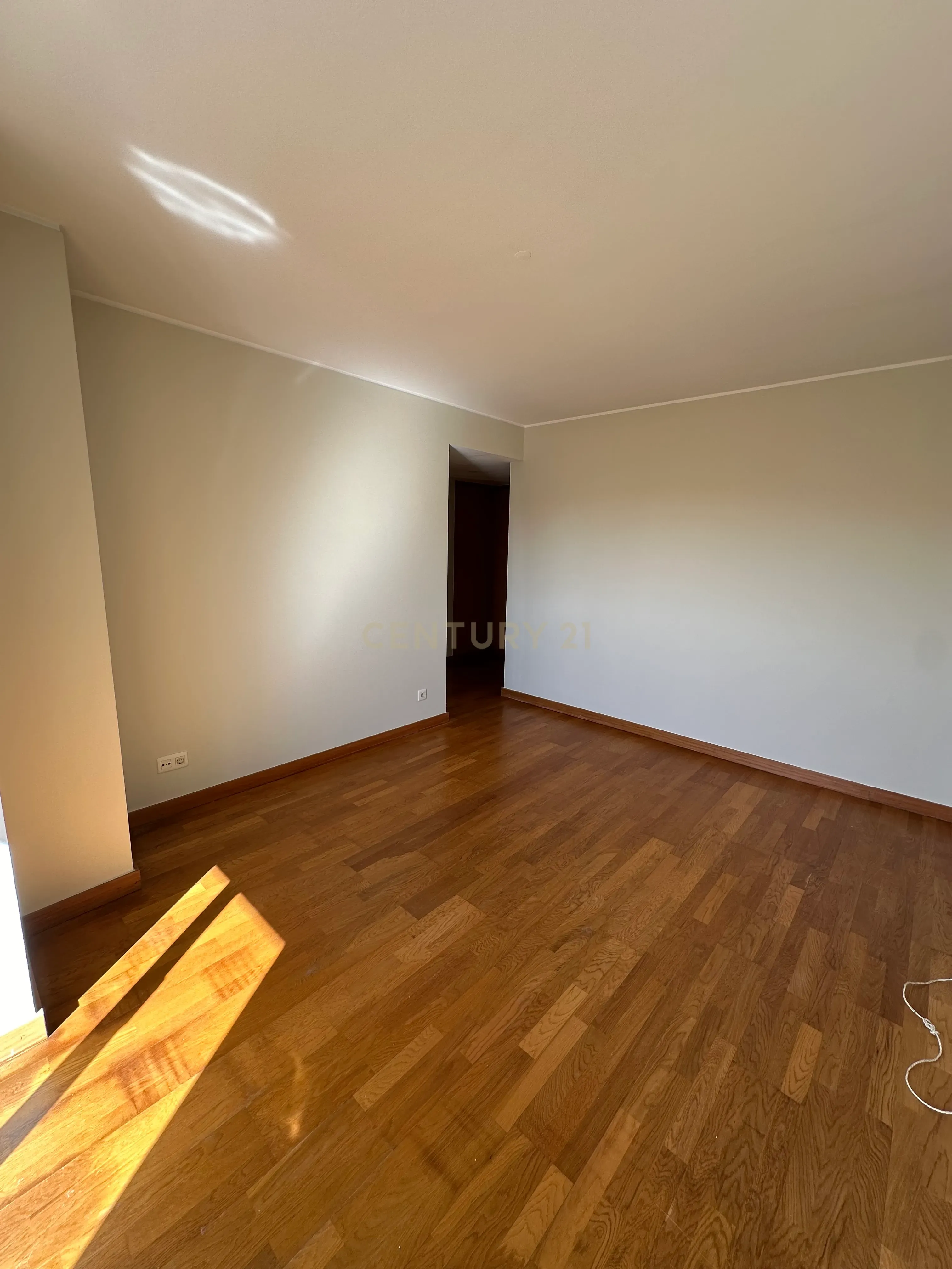 T4 em área residencial de excelência, junto à Av. da Boavista - Image 21