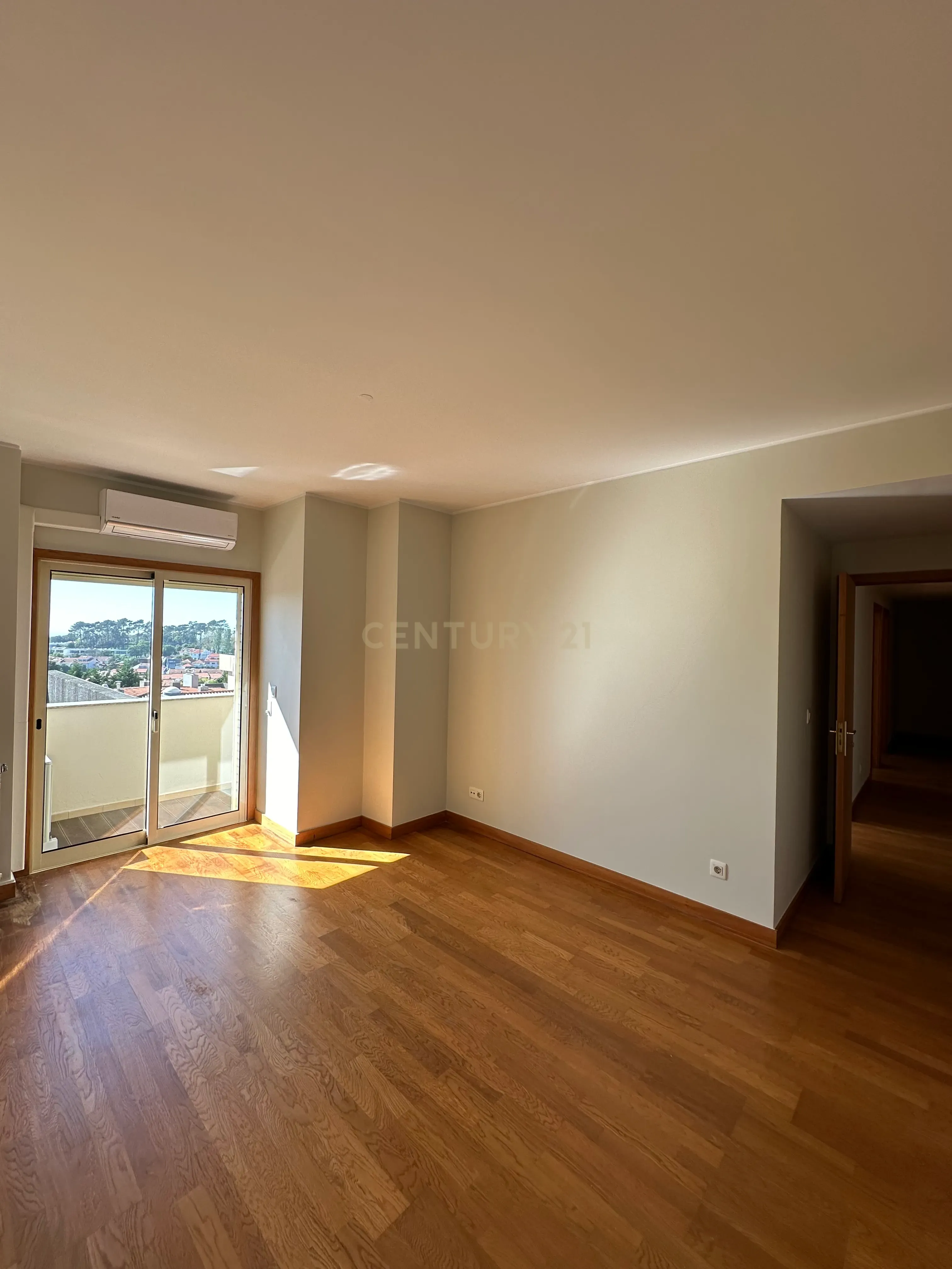 T4 em área residencial de excelência, junto à Av. da Boavista - Image 22