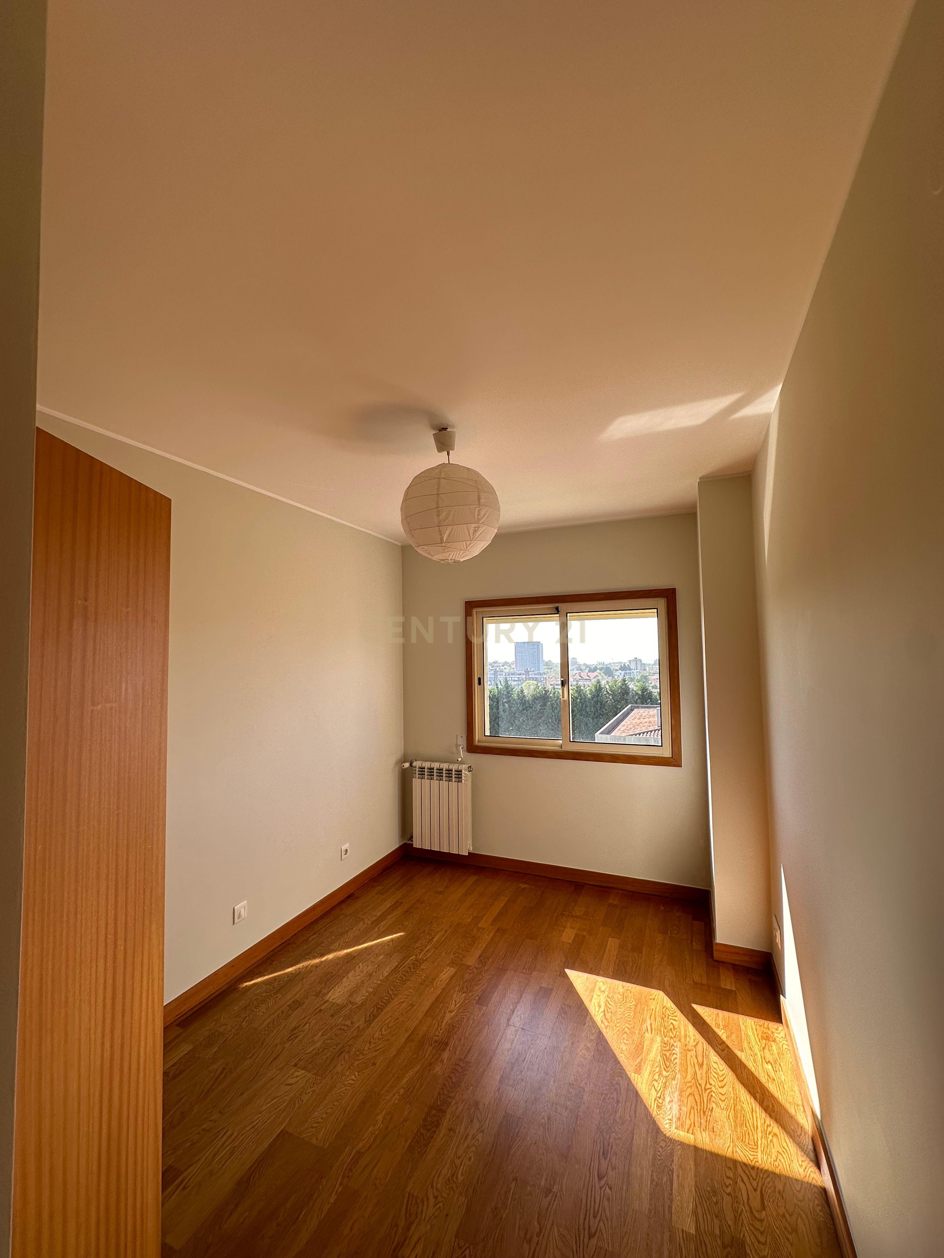 T4 em área residencial de excelência, junto à Av. da Boavista - Image 17