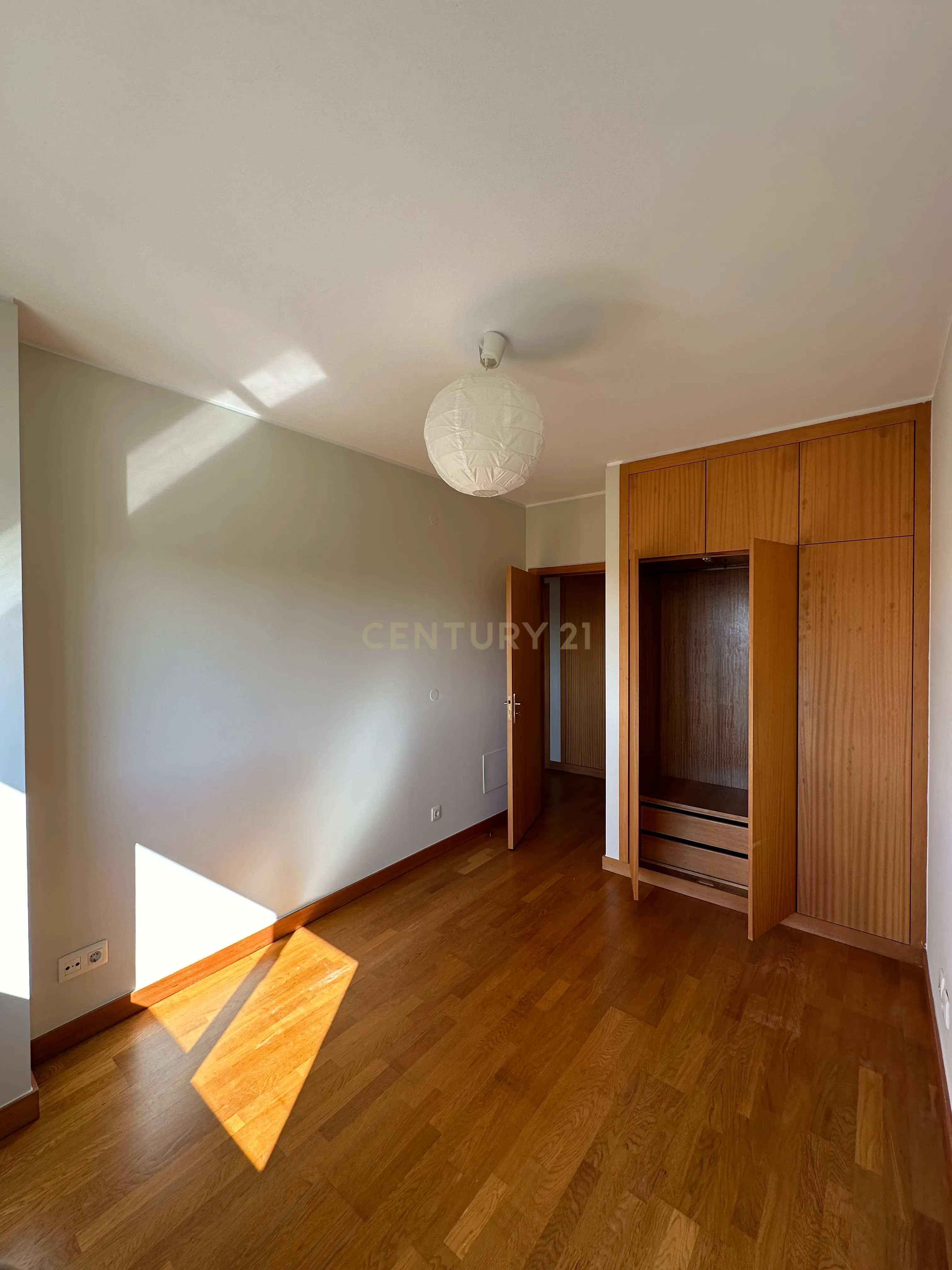 T4 em área residencial de excelência, junto à Av. da Boavista - Image 18