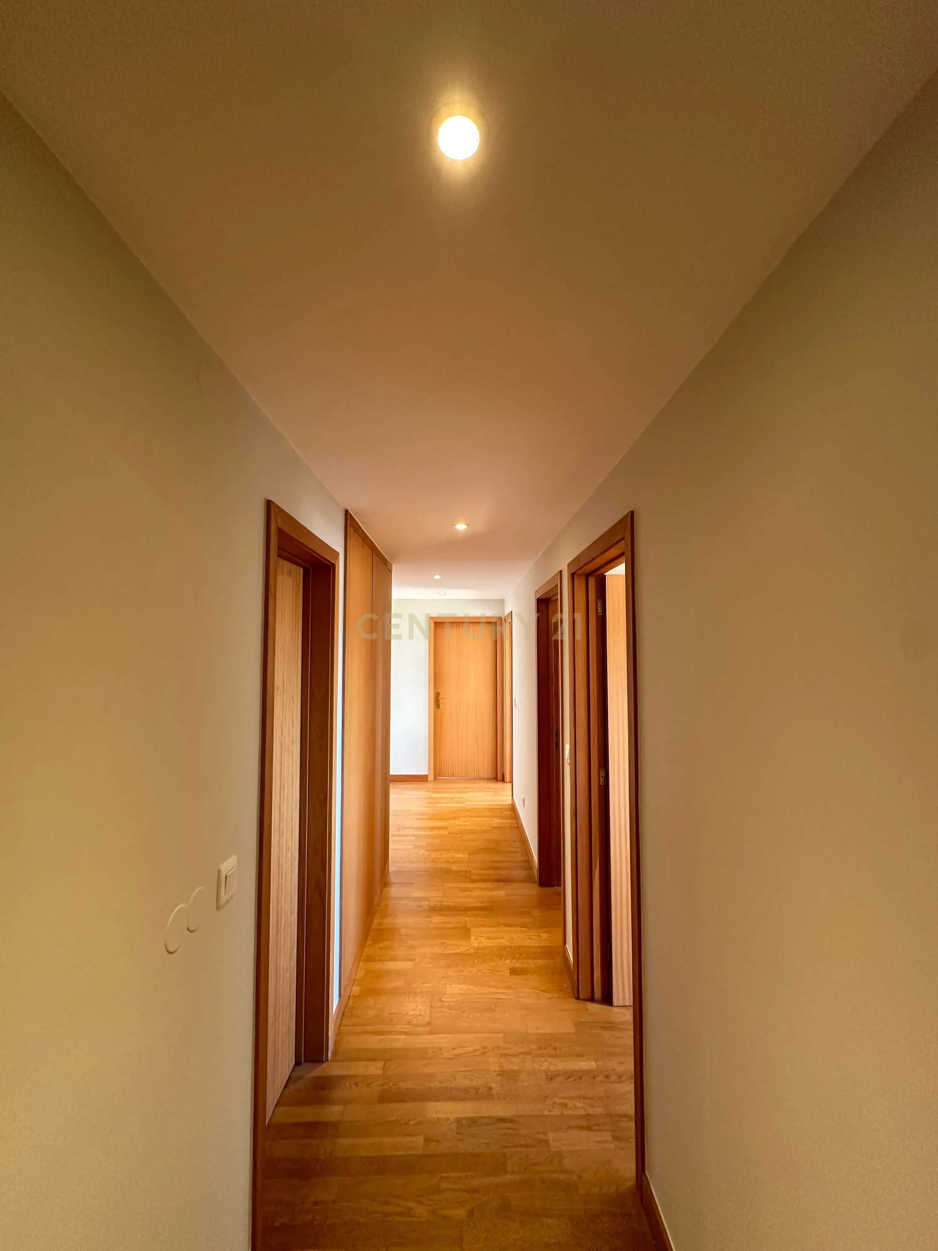 T4 em área residencial de excelência, junto à Av. da Boavista - Image 13