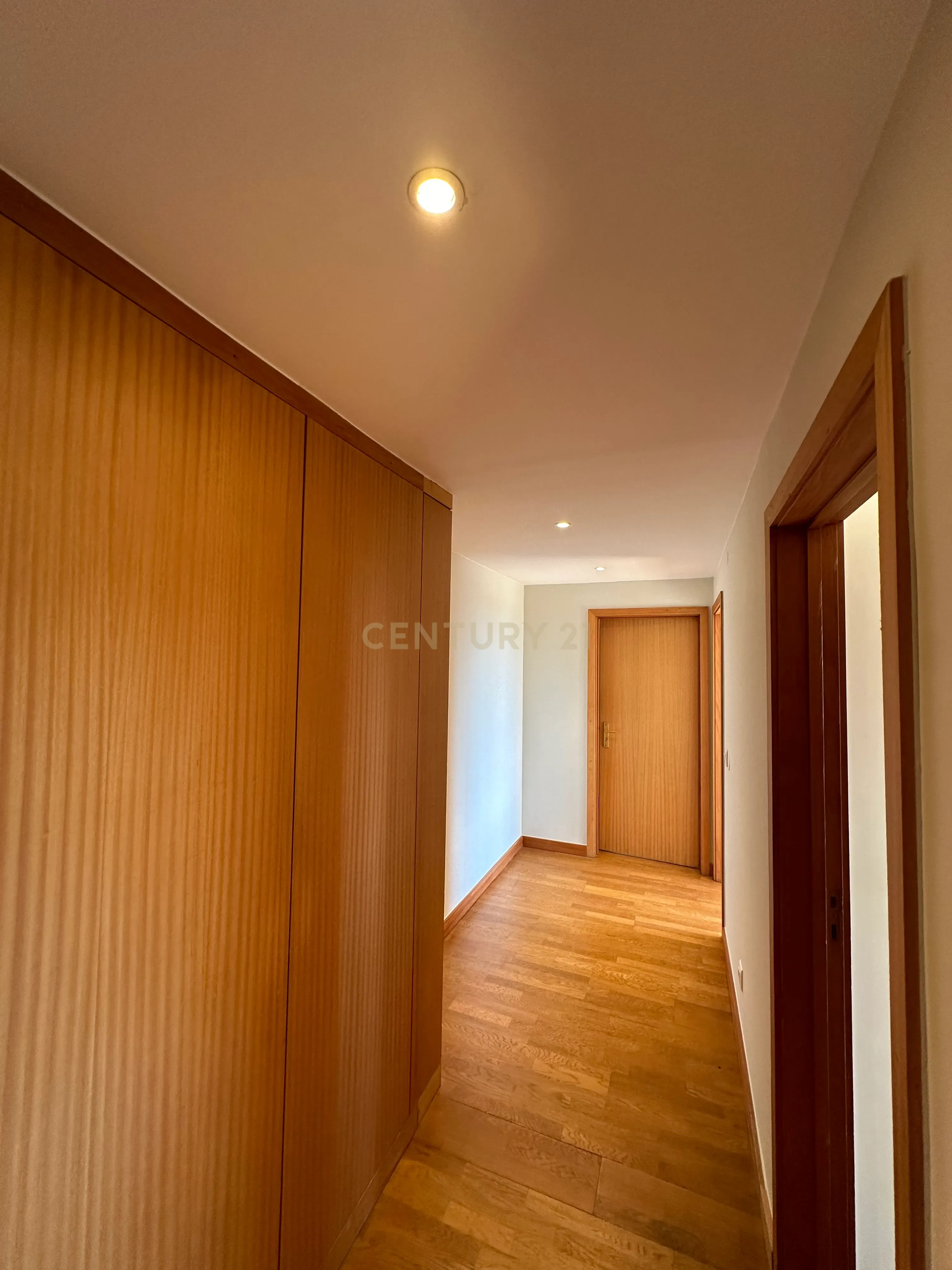 T4 em área residencial de excelência, junto à Av. da Boavista - Image 12