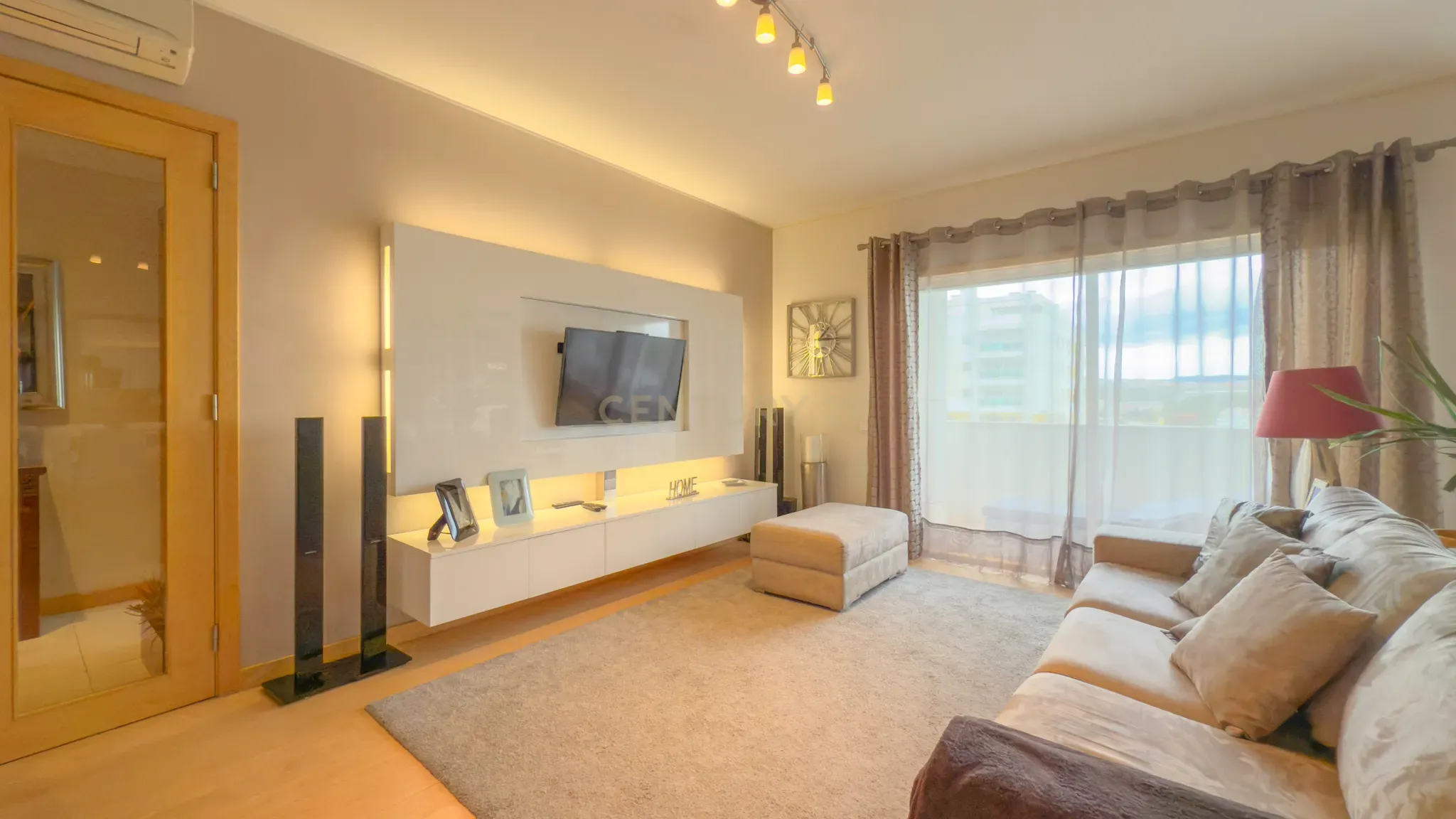 Magnifico apartamento T3 no Fórum Oeiras, com terraço privado 40m2, boa exposição solar, boas áreas e com tudo perto de si! - Image 5