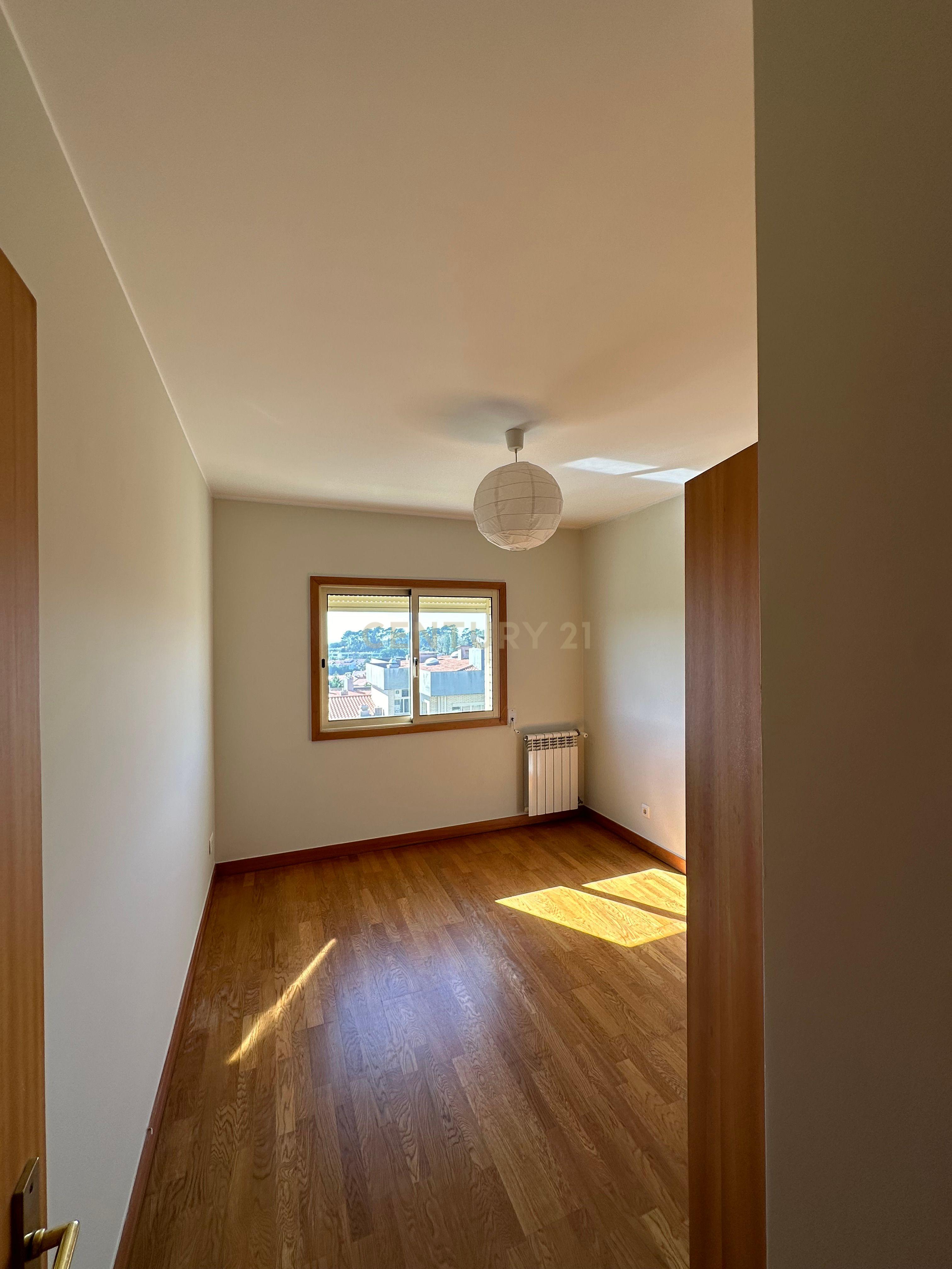 T4 em área residencial de excelência, junto à Av. da Boavista - Image 15