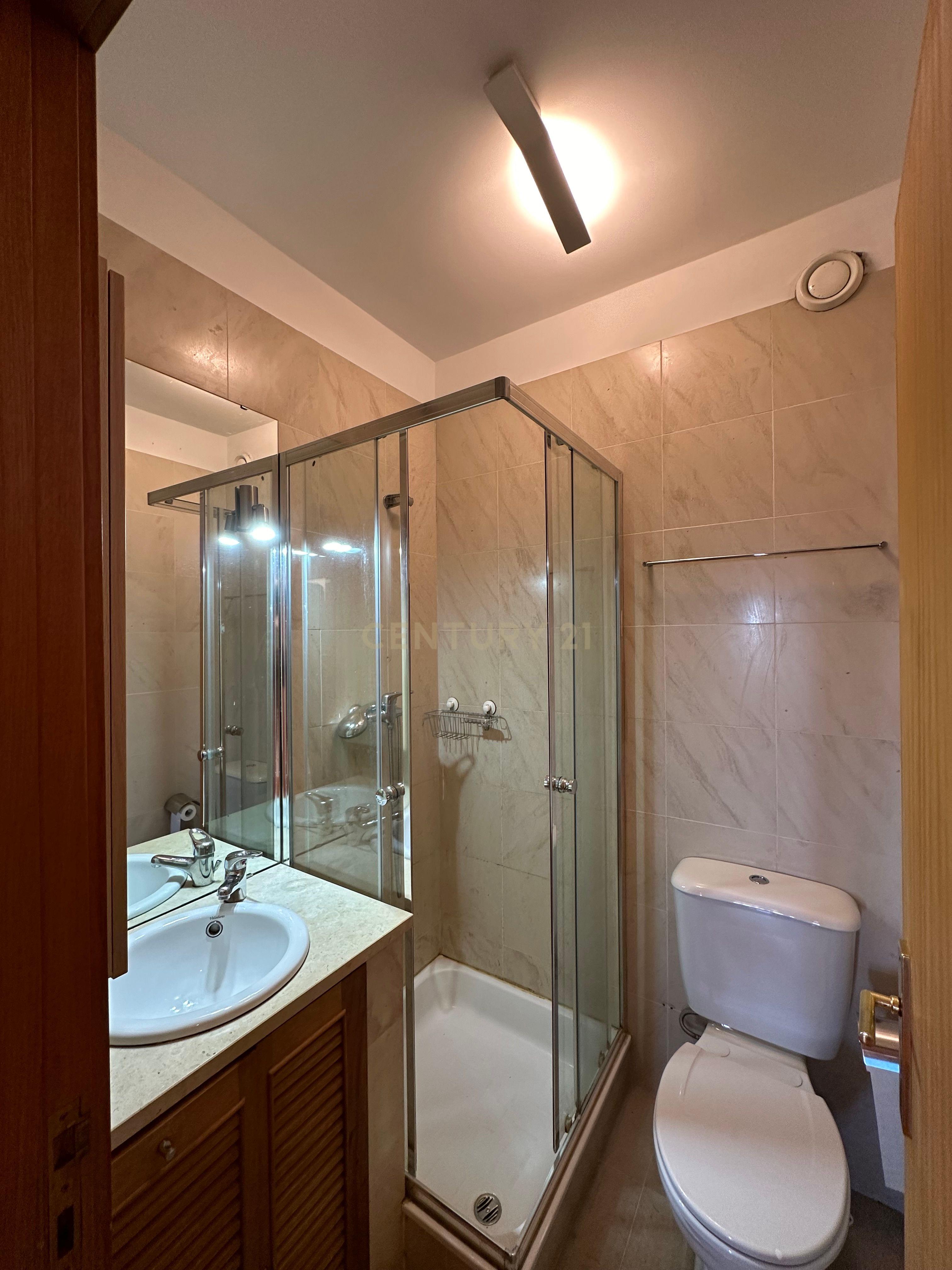 T4 em área residencial de excelência, junto à Av. da Boavista - Image 14