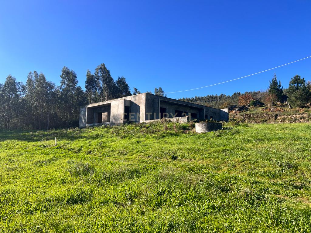 Moradia em construção com 286m2 e 9.400m2 de terreno em Souto de Lafões, Oliveira de Frades - Image 2