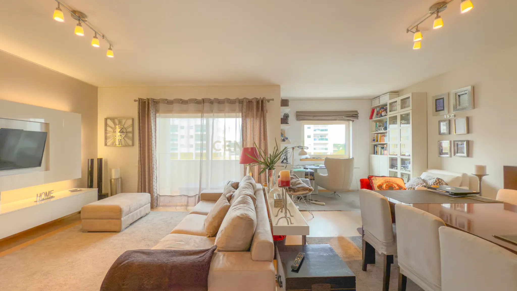 Magnifico apartamento T3 no Fórum Oeiras, com terraço privado 40m2, boa exposição solar, boas áreas e com tudo perto de si! - Image 2