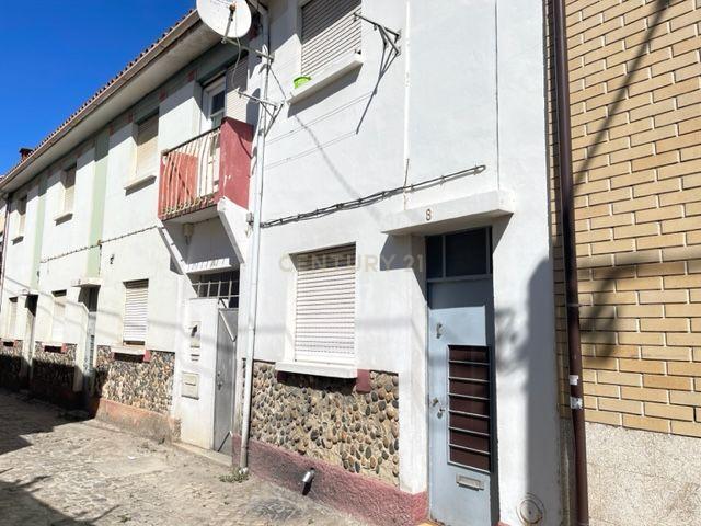 Moradia V3 em Golfeiras - Mirandela - Image 1