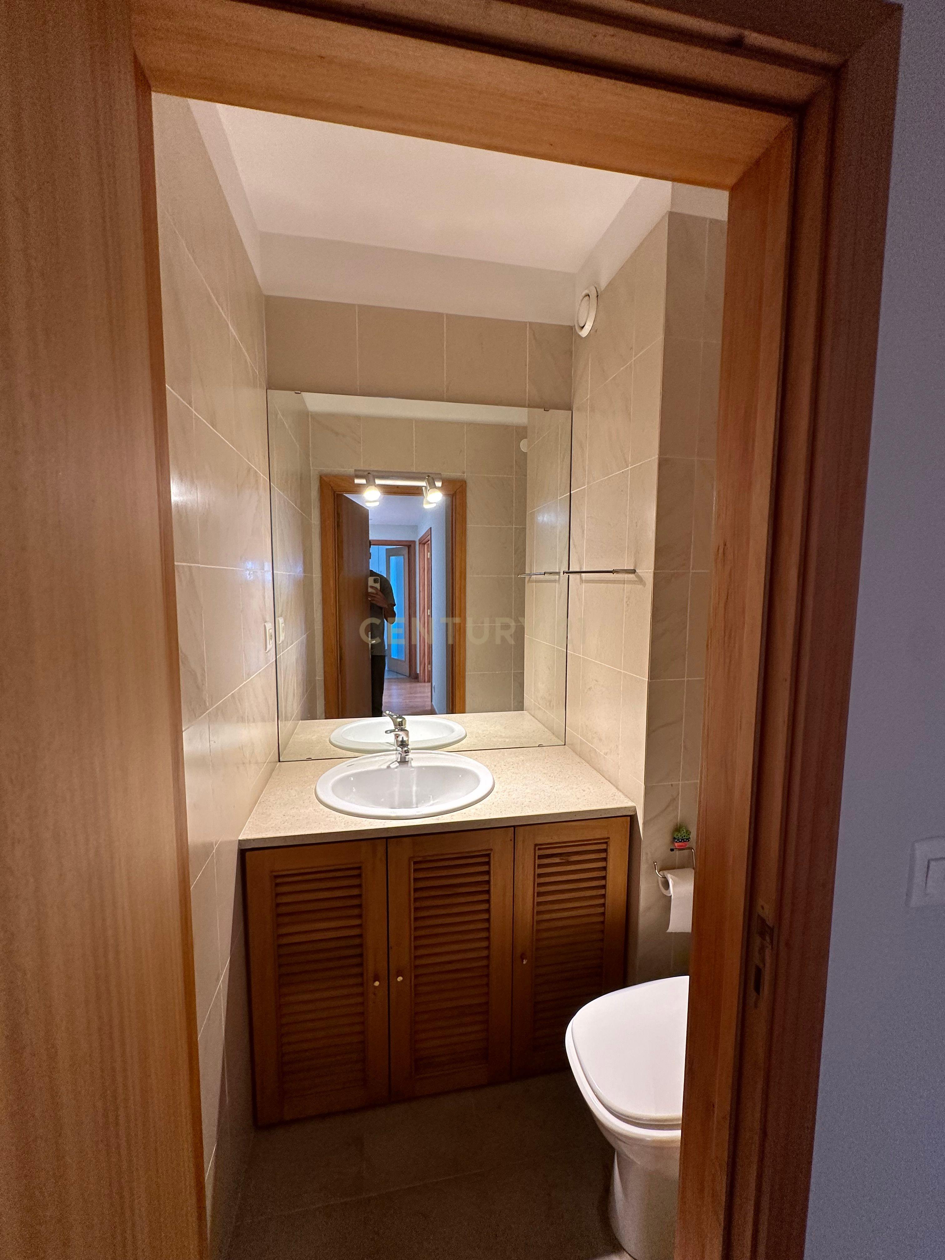 T4 em área residencial de excelência, junto à Av. da Boavista - Image 11