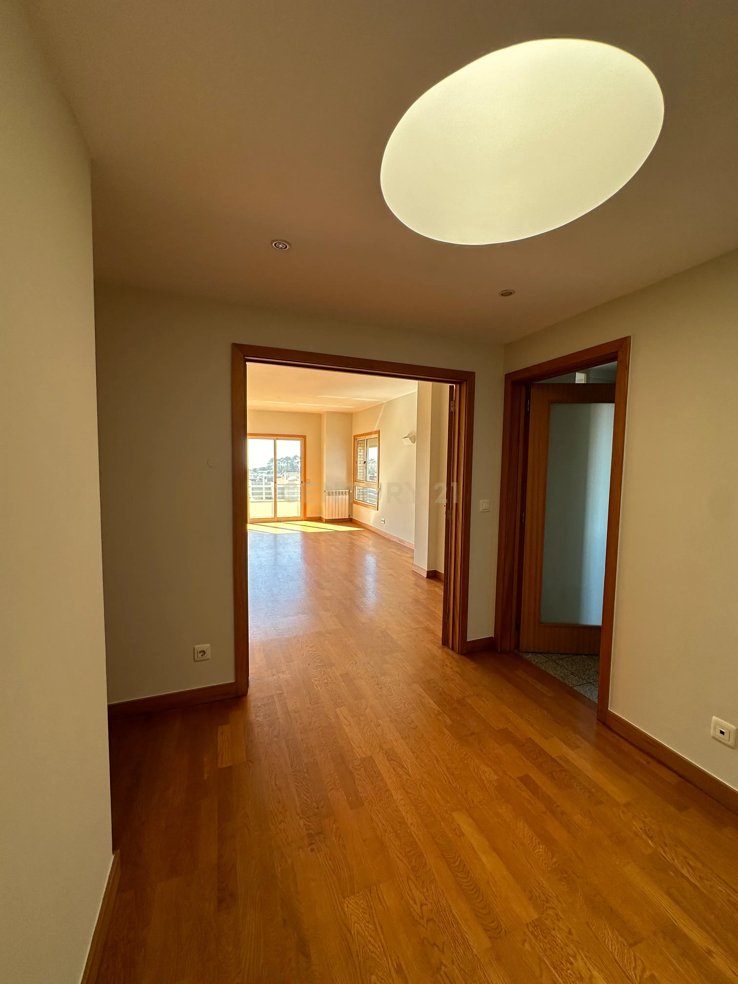 T4 em área residencial de excelência, junto à Av. da Boavista - Image 3