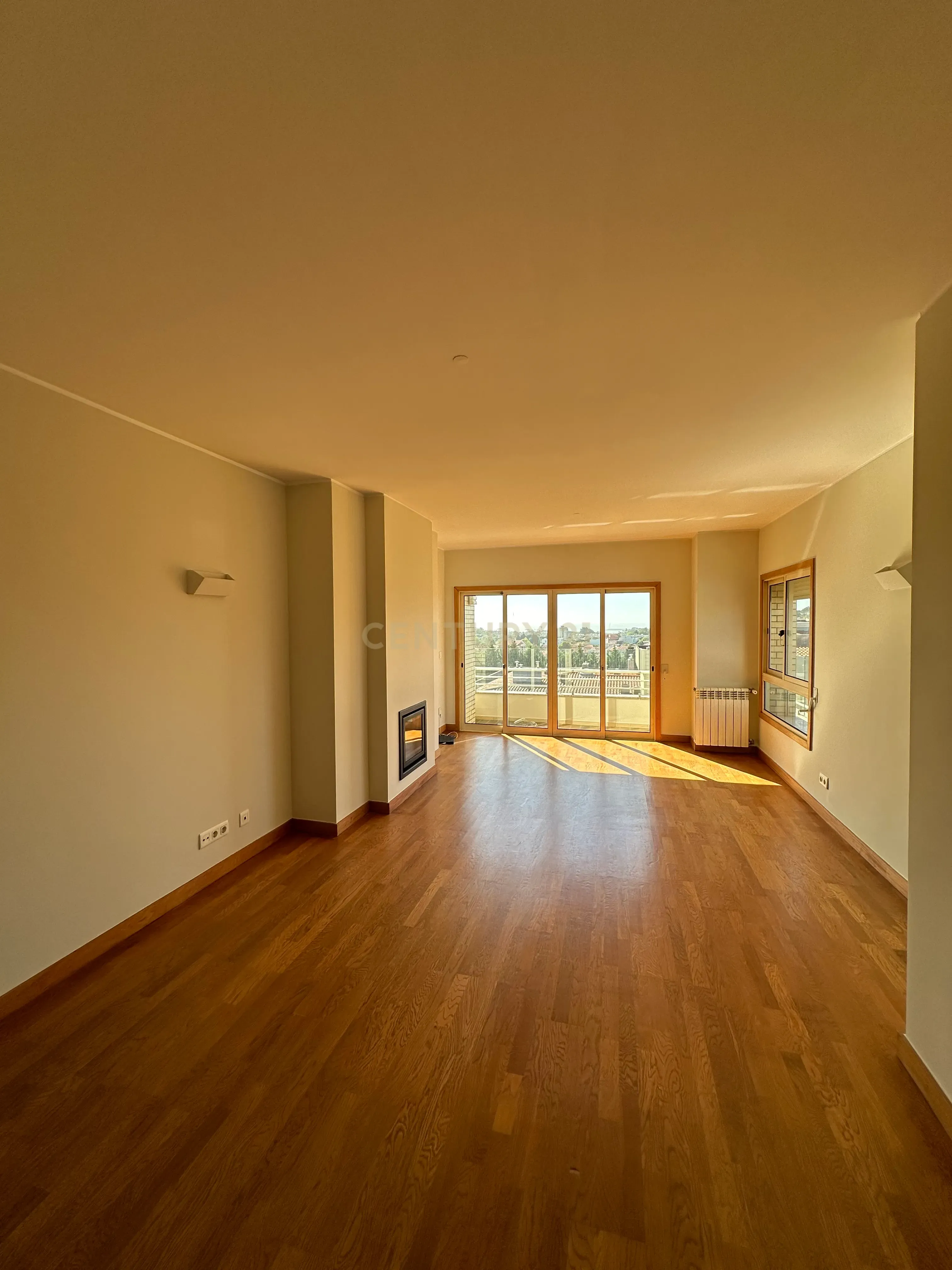 T4 em área residencial de excelência, junto à Av. da Boavista - Image 4