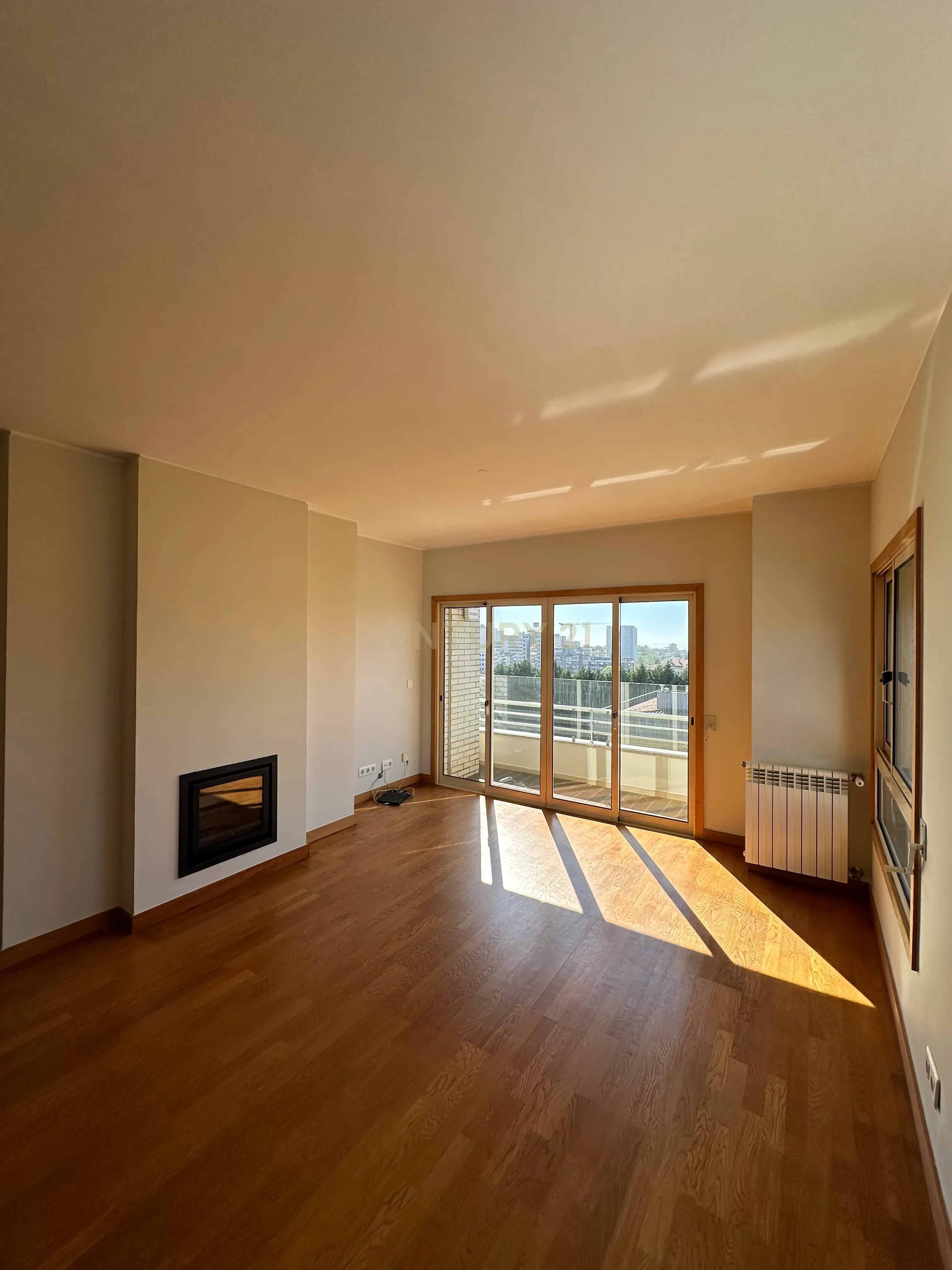 T4 em área residencial de excelência, junto à Av. da Boavista - Image 5