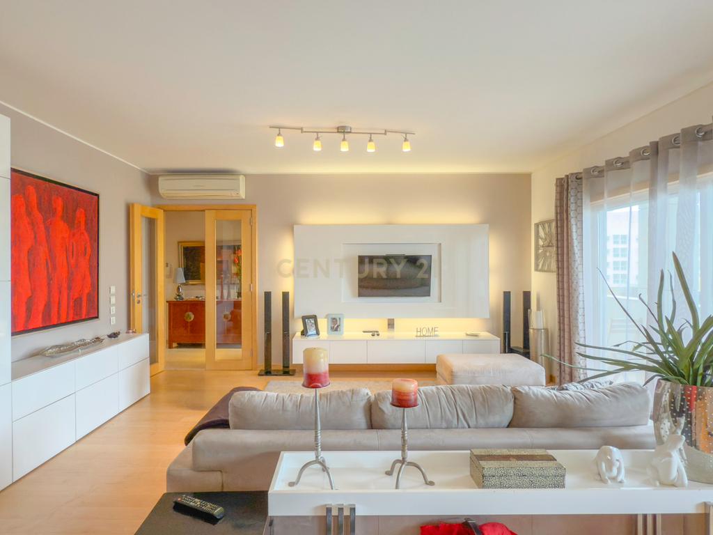 Magnifico apartamento T3 no Fórum Oeiras, com terraço privado 40m2, boa exposição solar, boas áreas e com tudo perto de si! - Image 3