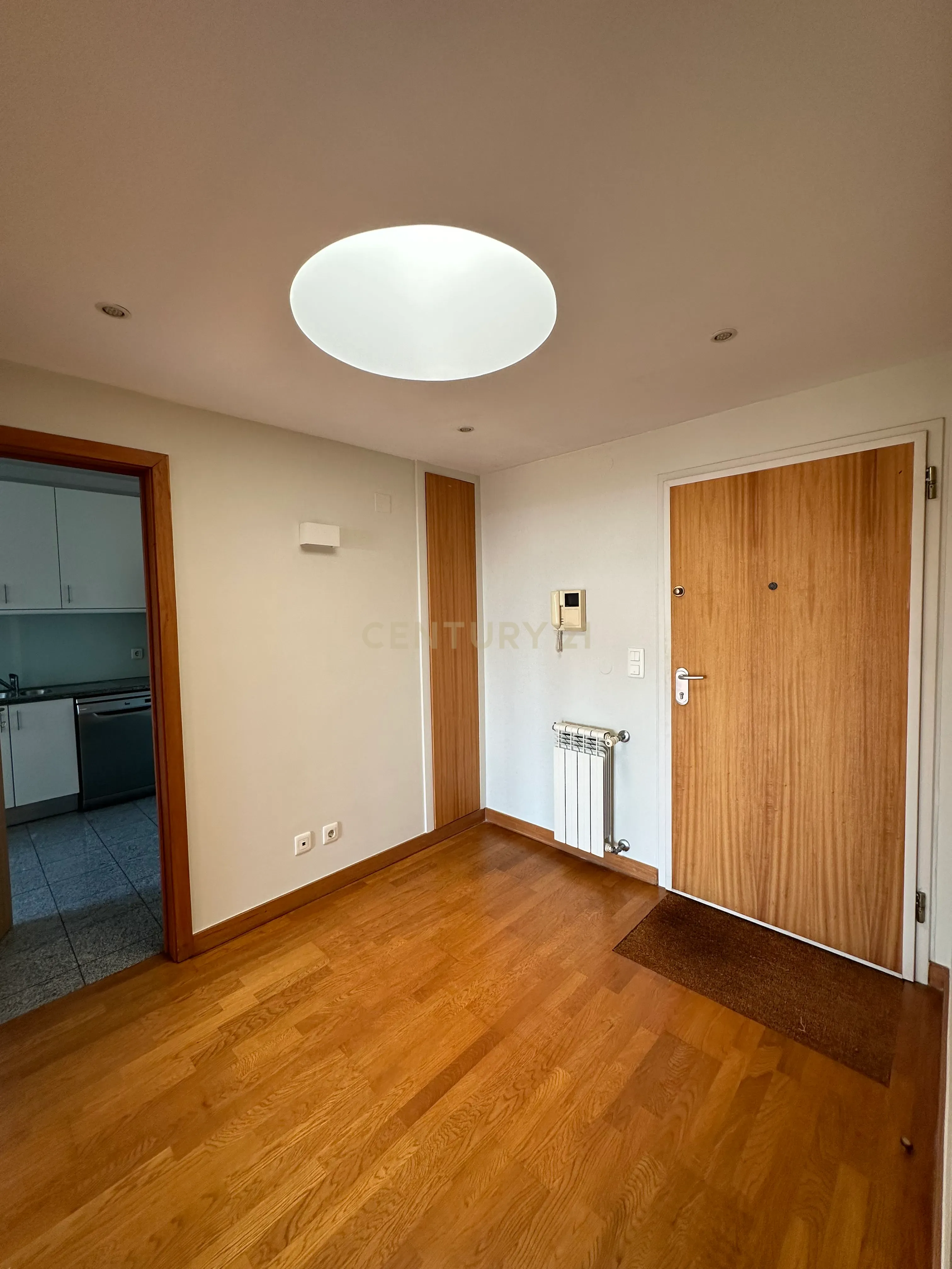 T4 em área residencial de excelência, junto à Av. da Boavista - Image 2
