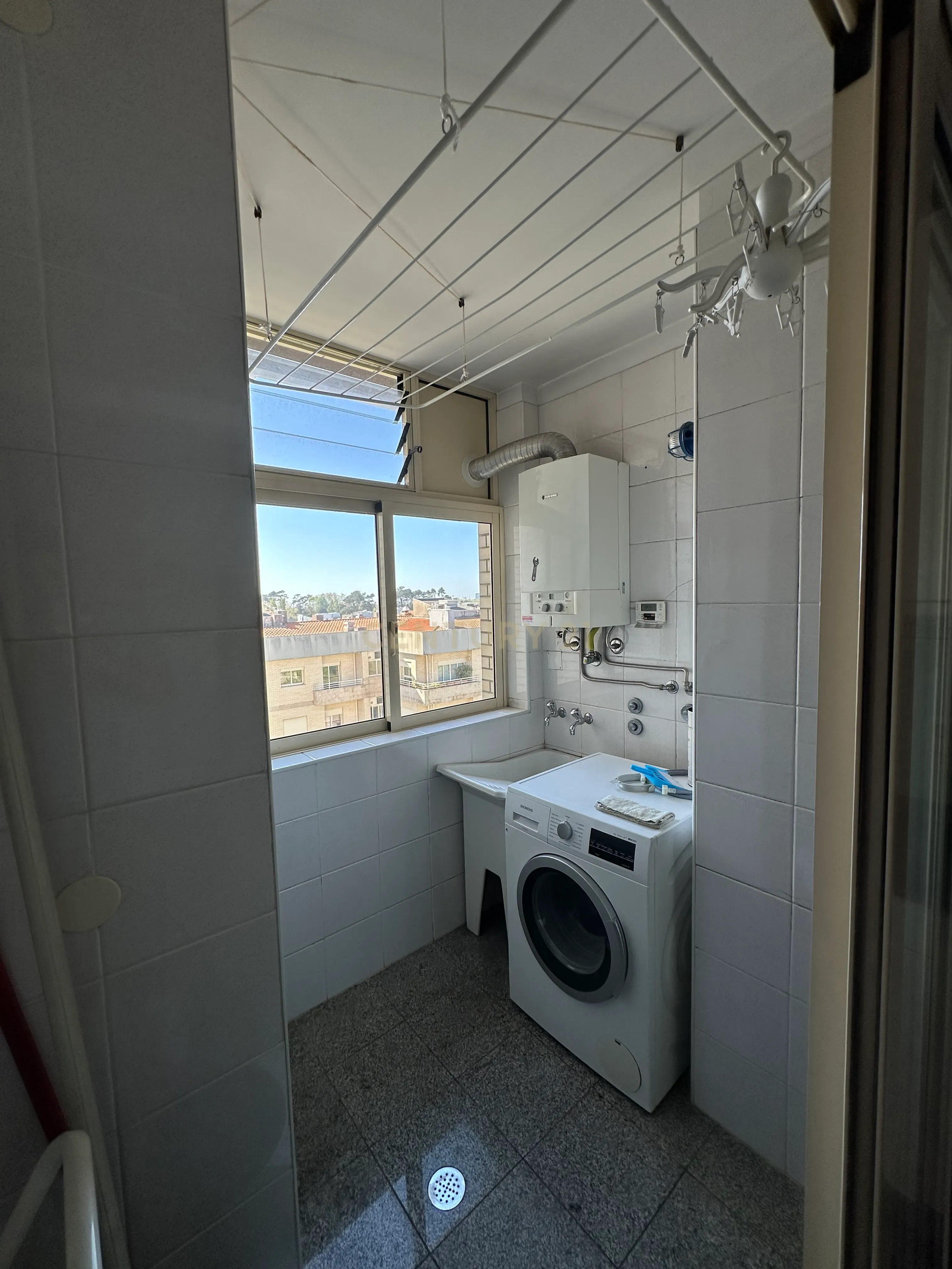 T4 em área residencial de excelência, junto à Av. da Boavista - Image 10