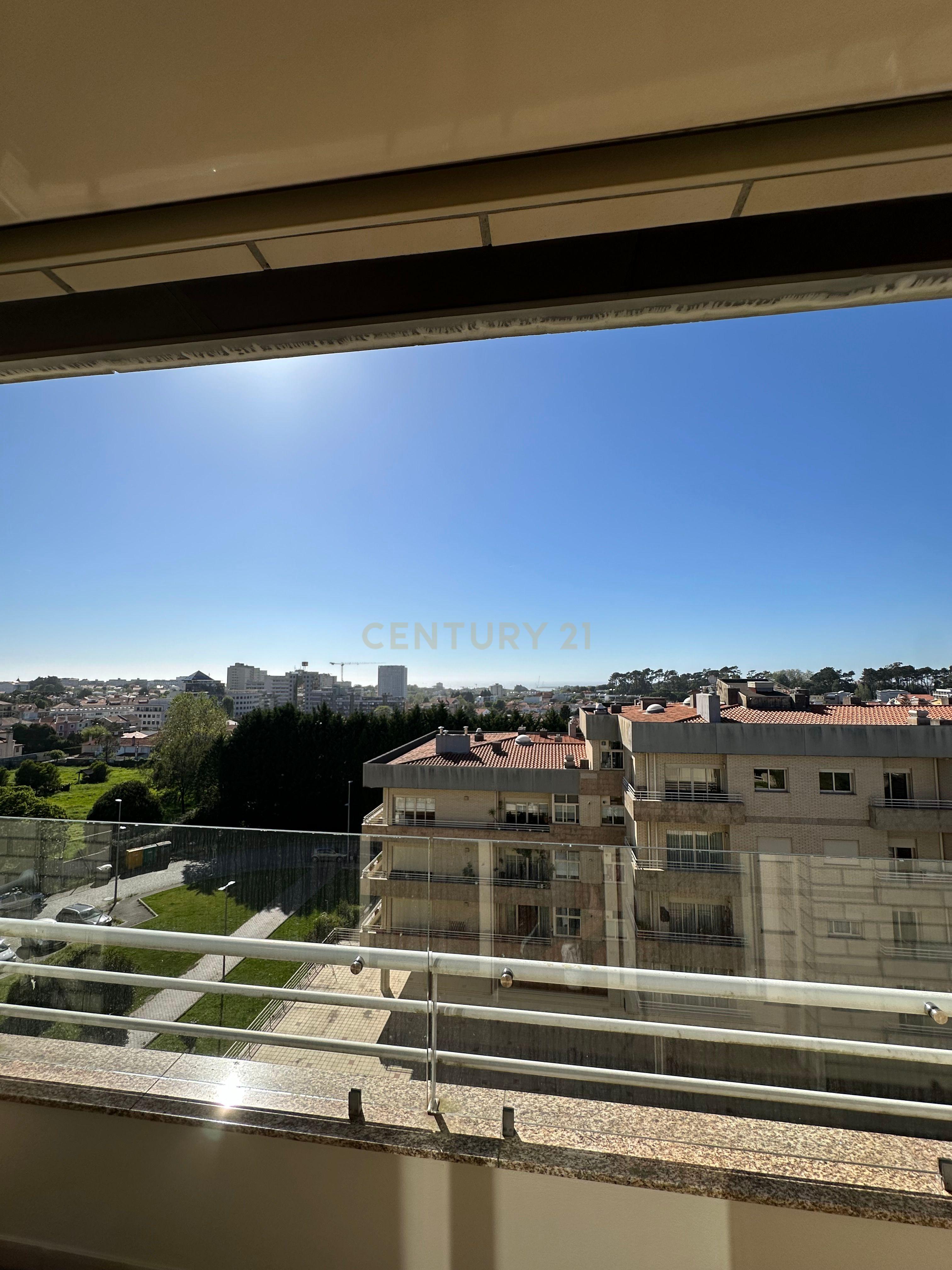 T4 em área residencial de excelência, junto à Av. da Boavista - Image 7