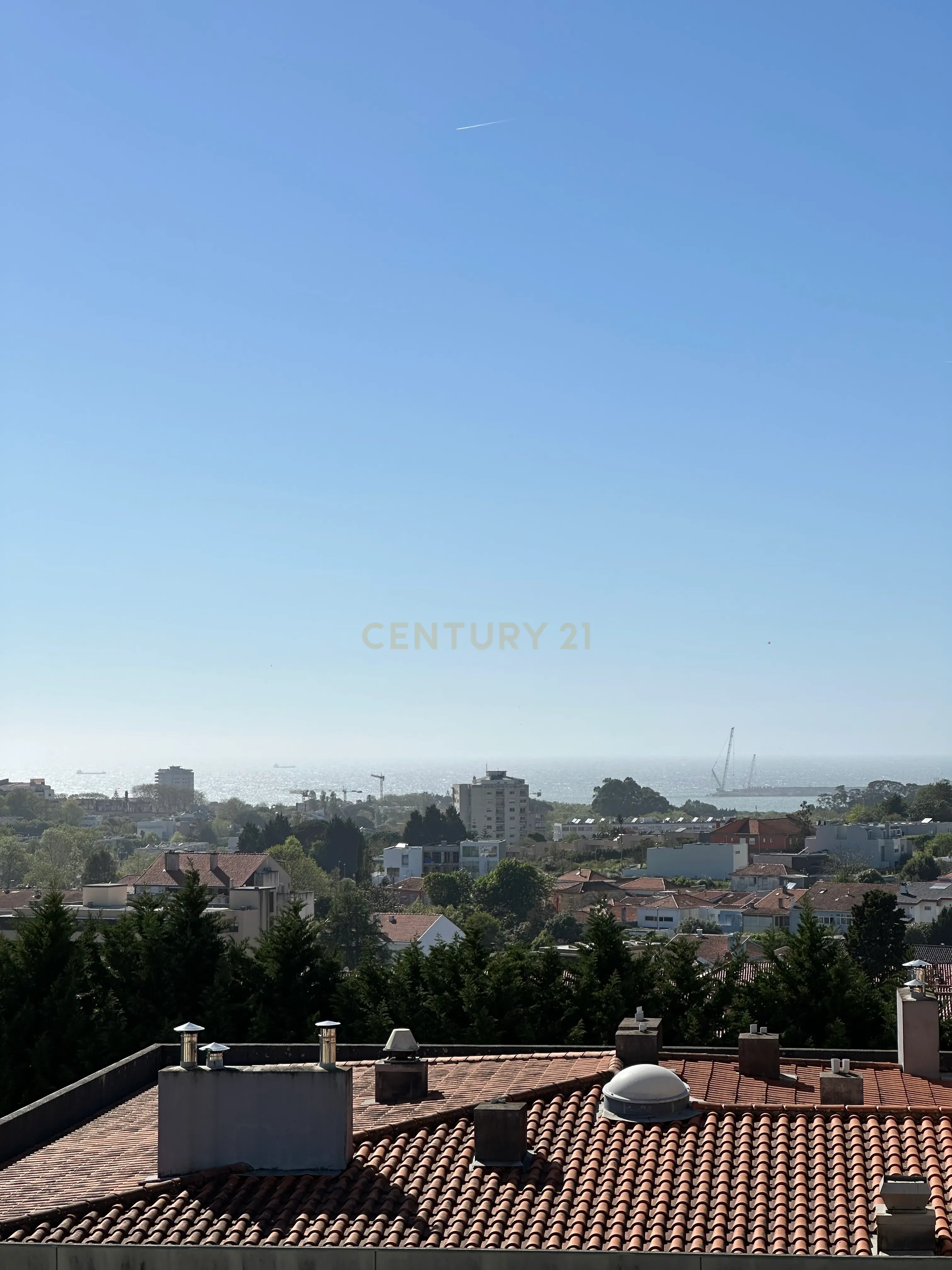 T4 em área residencial de excelência, junto à Av. da Boavista - Image 6